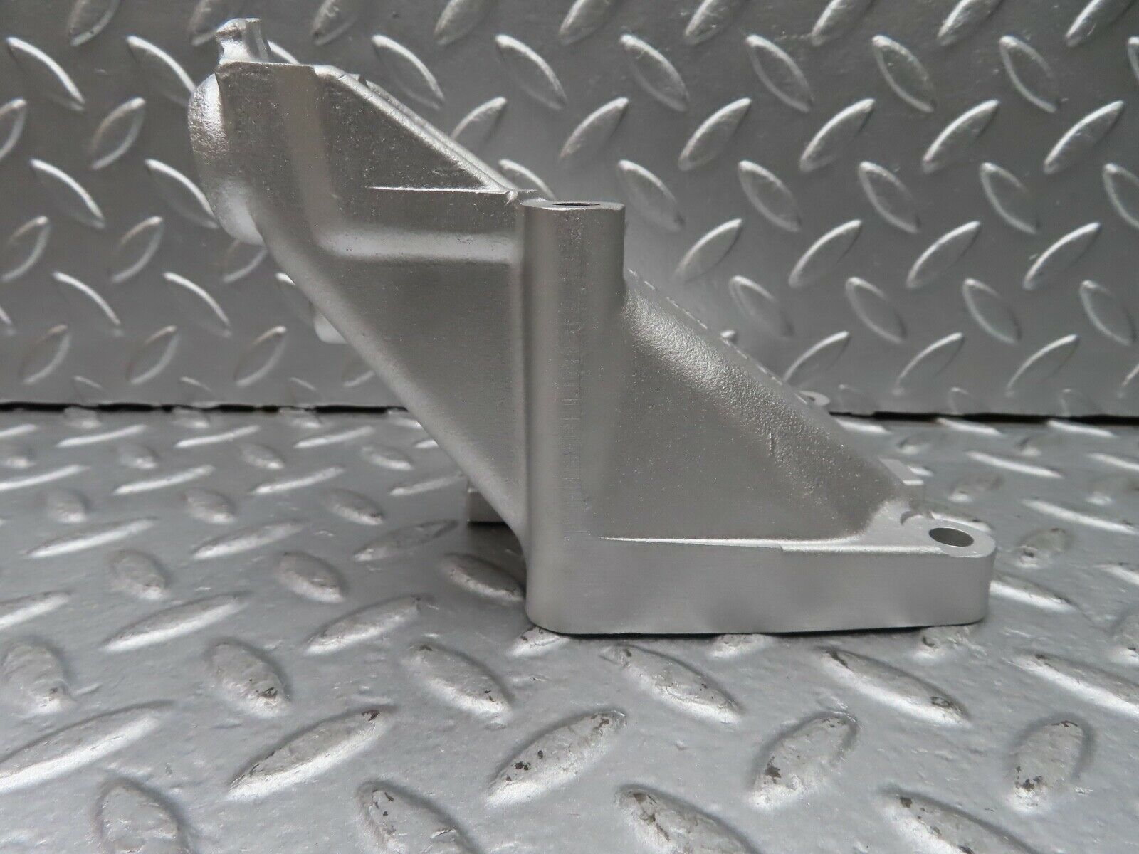 20079 Mercedes-Benz R129 300SL Coupe Engine Mount Bracket Left Side 1042230404