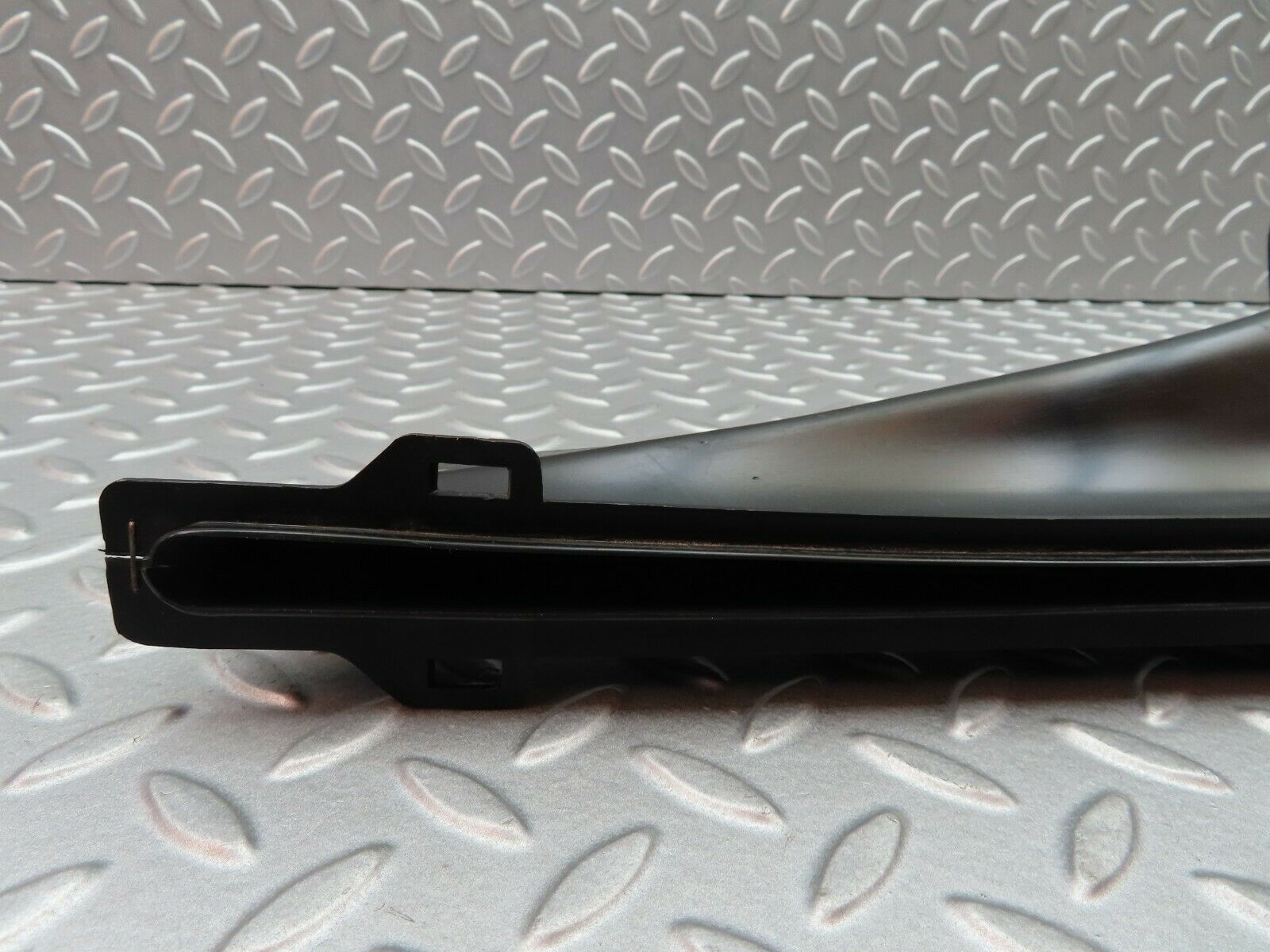 5226 Mercedes-Benz W116 350SE Dashboard Ventilation Duct Right 1168300419