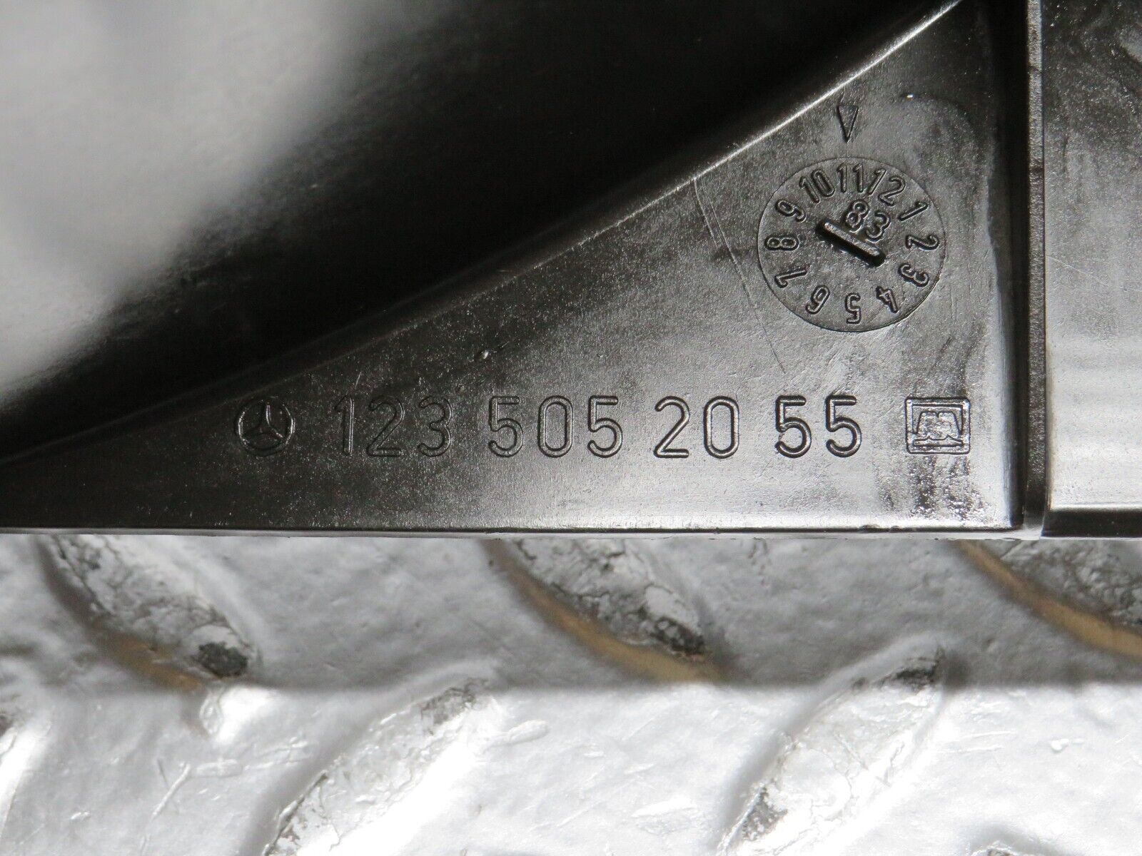 32118 Mercedes-Benz W123 230E Radiator Fan Shroud Fan Cover 1235052055