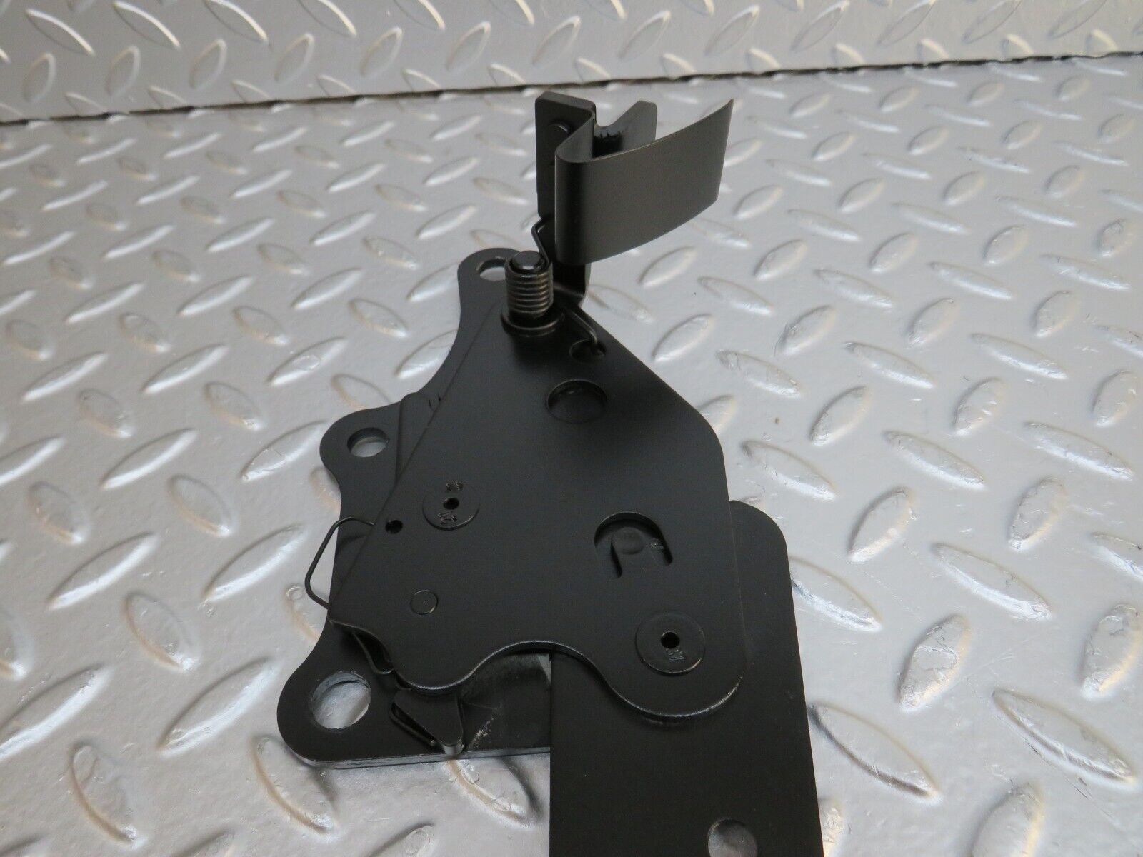 32514 Mercedes-Benz S124 300TE Wagon Rear Seat Hinge Pair