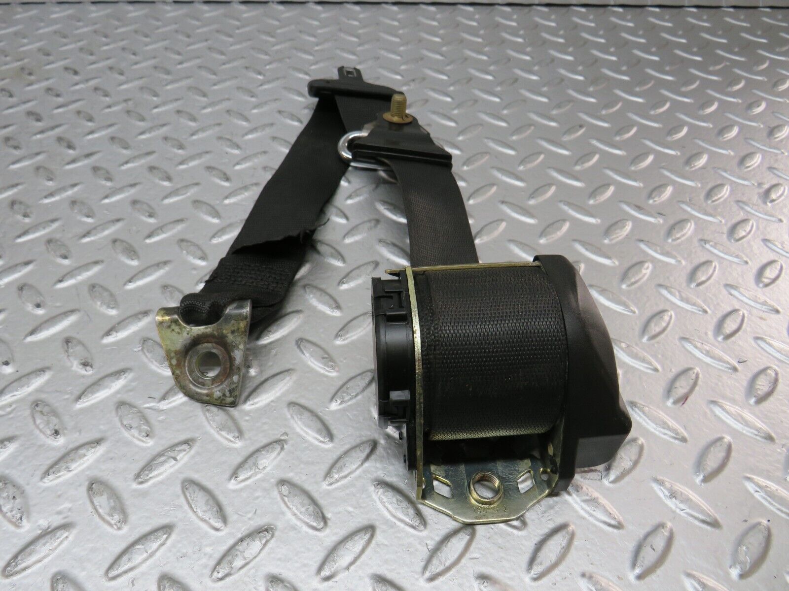 27820 Mercedes-Benz S124 300TE Wagon Rear Seat Belt With Buckles