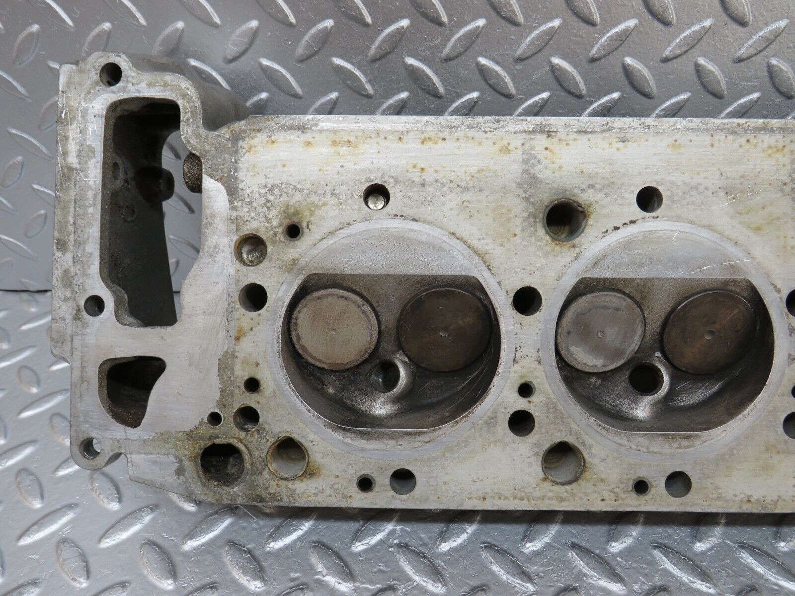 34540 Mercedes-Benz C126 380SEC Coupe Cylinder Head Left Side 1160163301