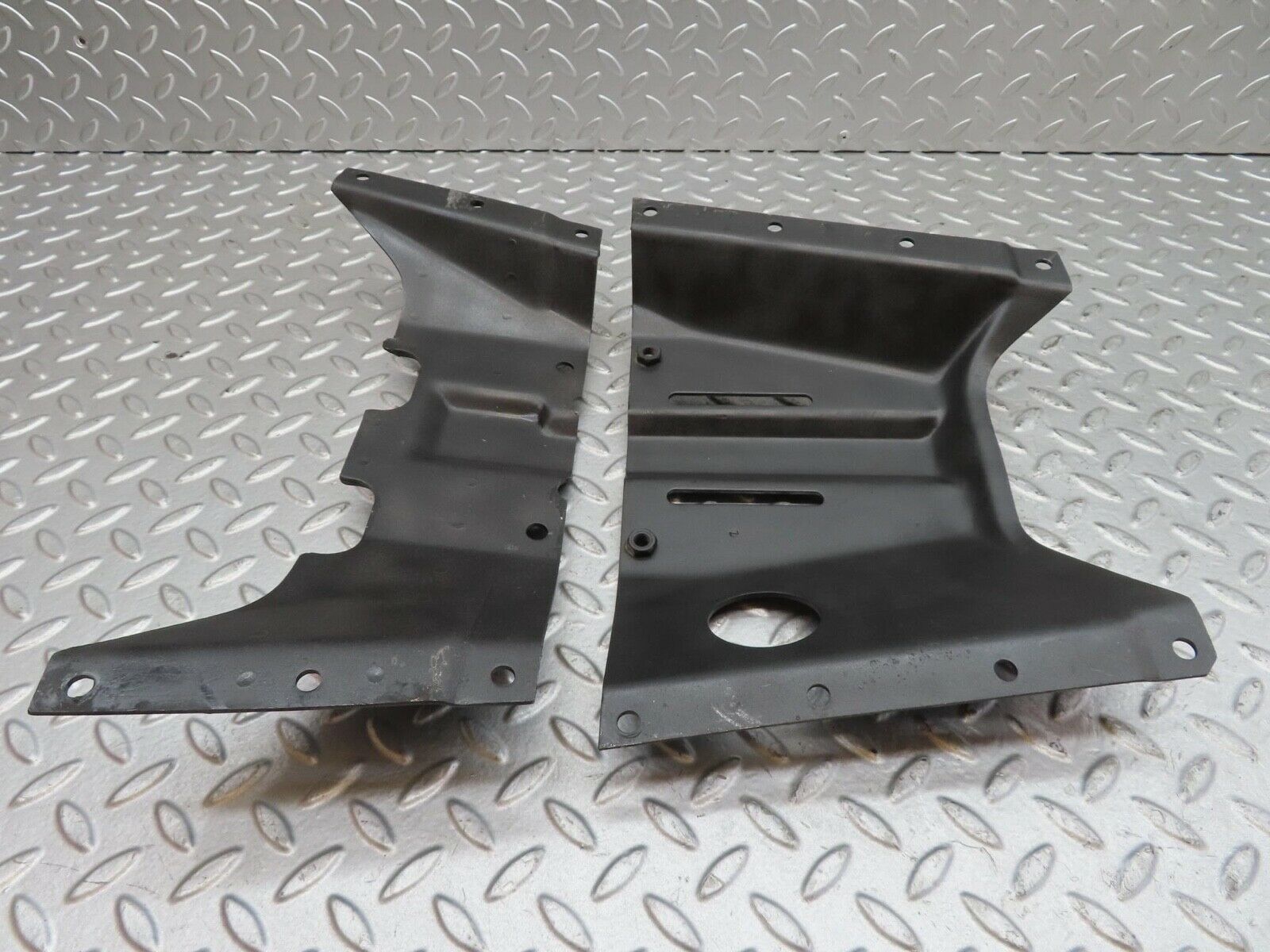13879 Mercedes-Benz C107 280SLC Gearbox Mount Bracket