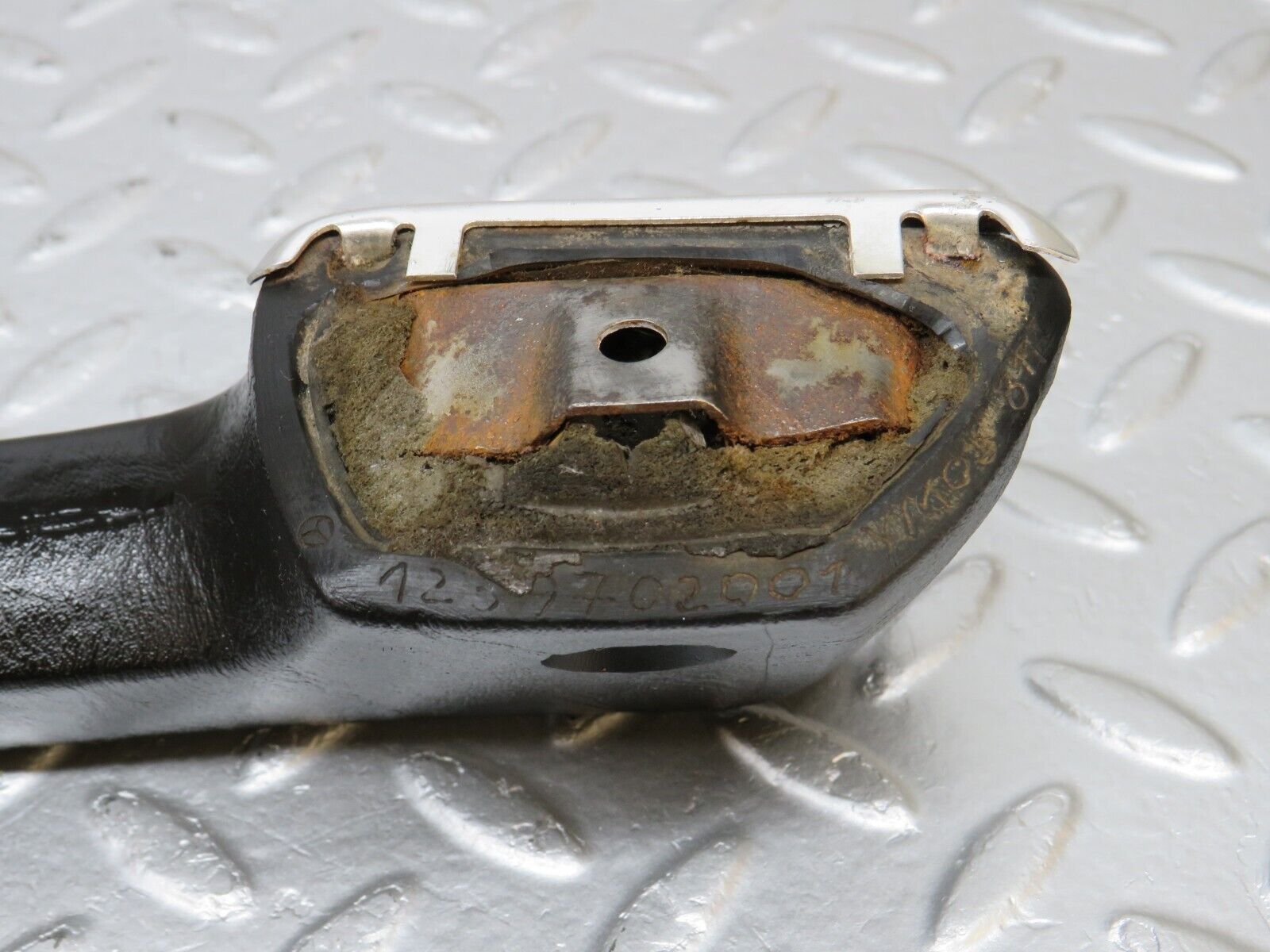 40553 Mercedes-Benz W123 300D Front Right Interior Door Handle Black 1239702001