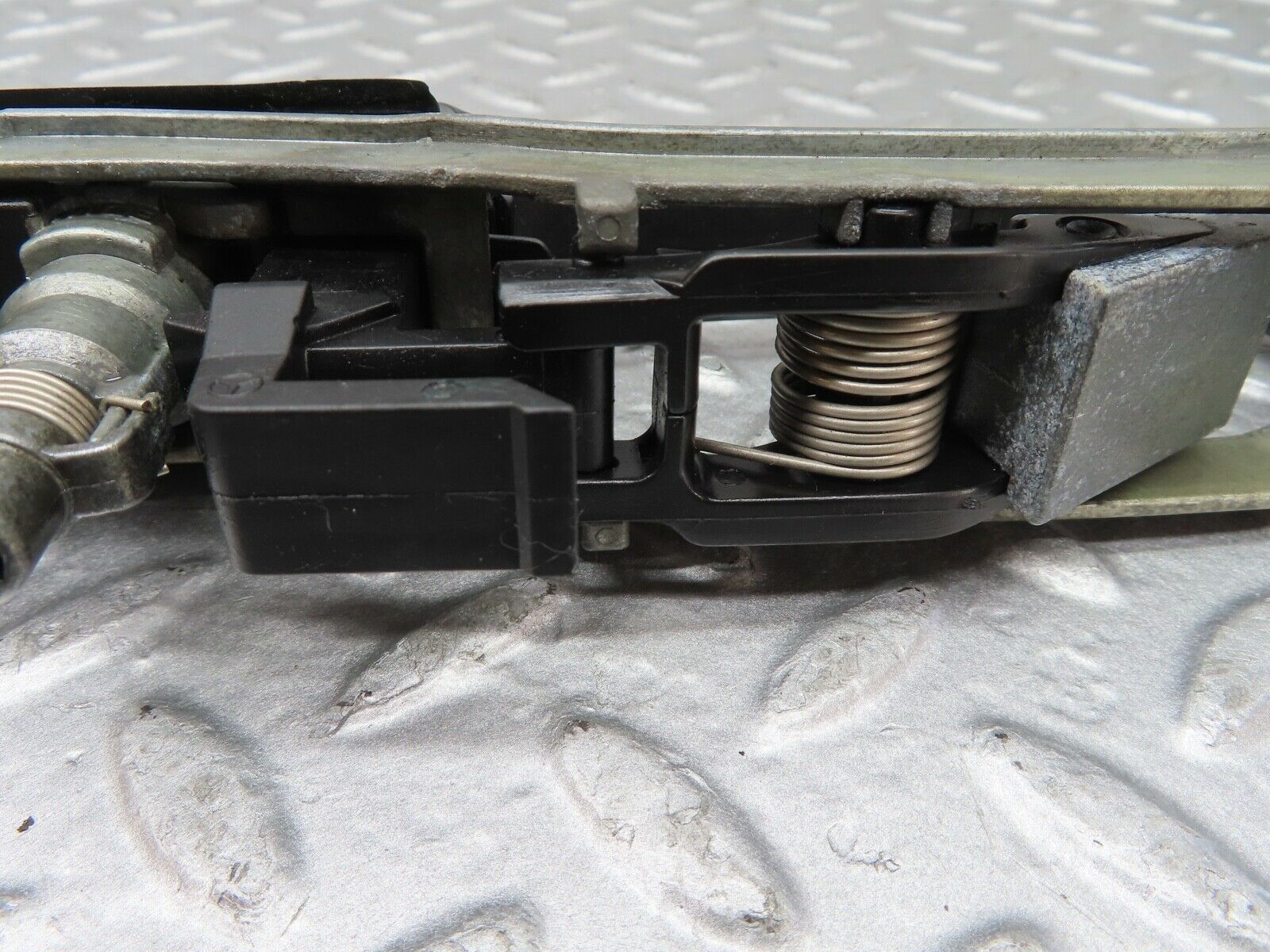 20058 Mercedes-Benz R129 300SL Coupe Left Exterior Door Handle With Key