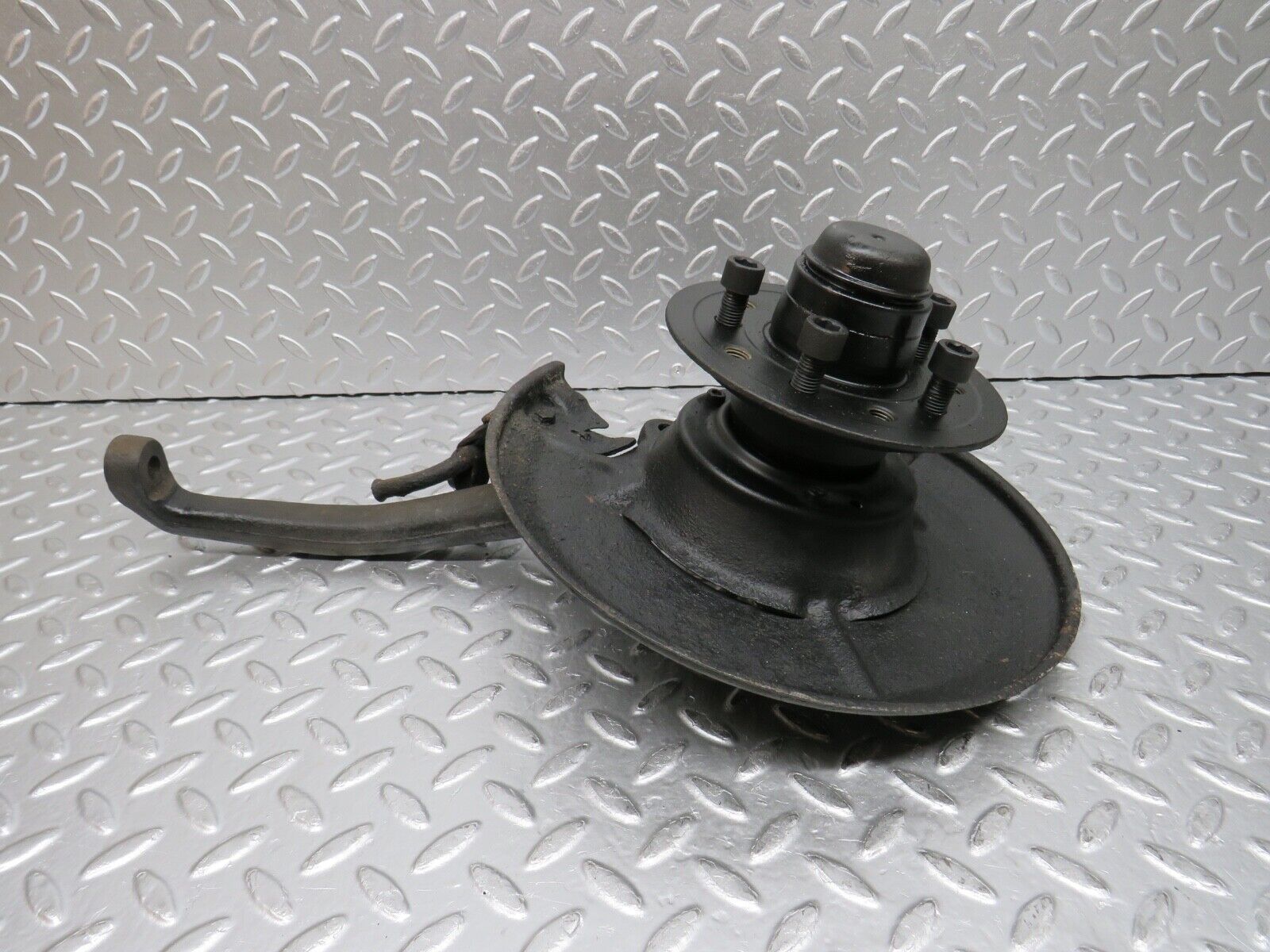 0381 Mercedes-Benz W108 280SE Complete Wheel Hub Front Left