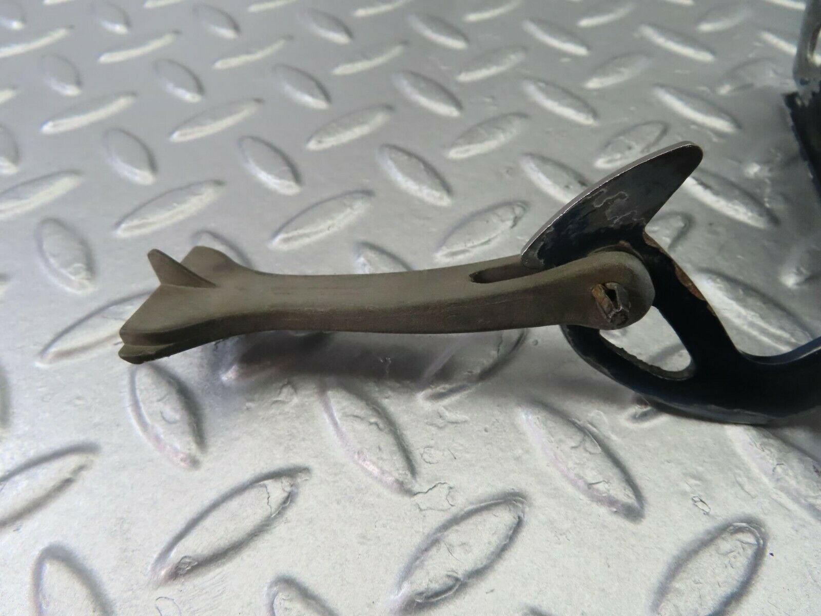 10528 Mercedes-Benz W201 190E Bonnet Safety Catch 2018800560