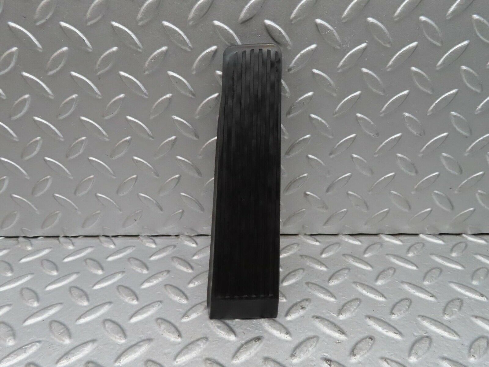 14718 Mercedes-Benz W201 190E Accelerator Pedal Rubber 1233010082