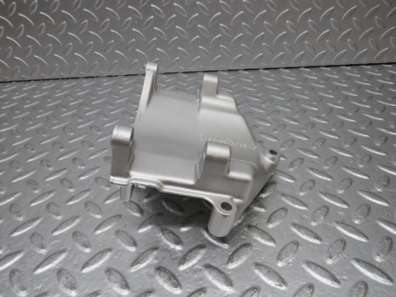 31429 Mercedes-Benz S124 220TE Wagon AC Compressor Support Bracket 1111550135