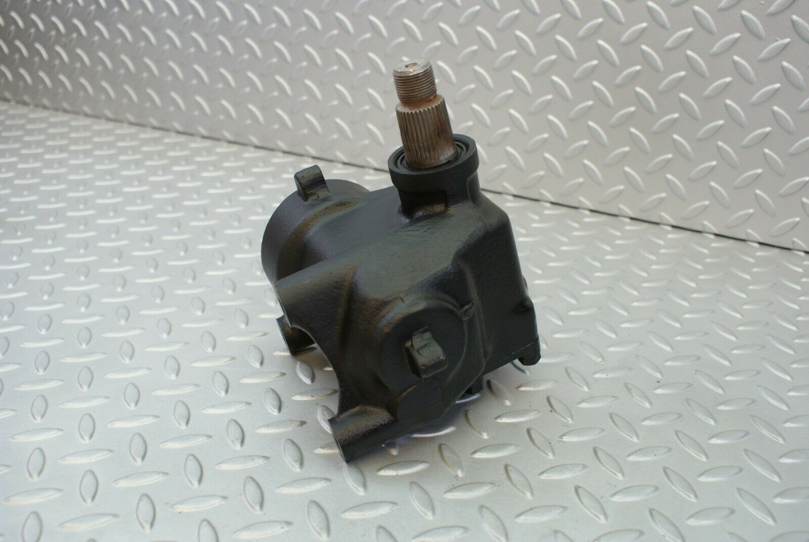 3069 Mercedes-Benz W115 220D Steering Box Steering Rack LHD 1154610701