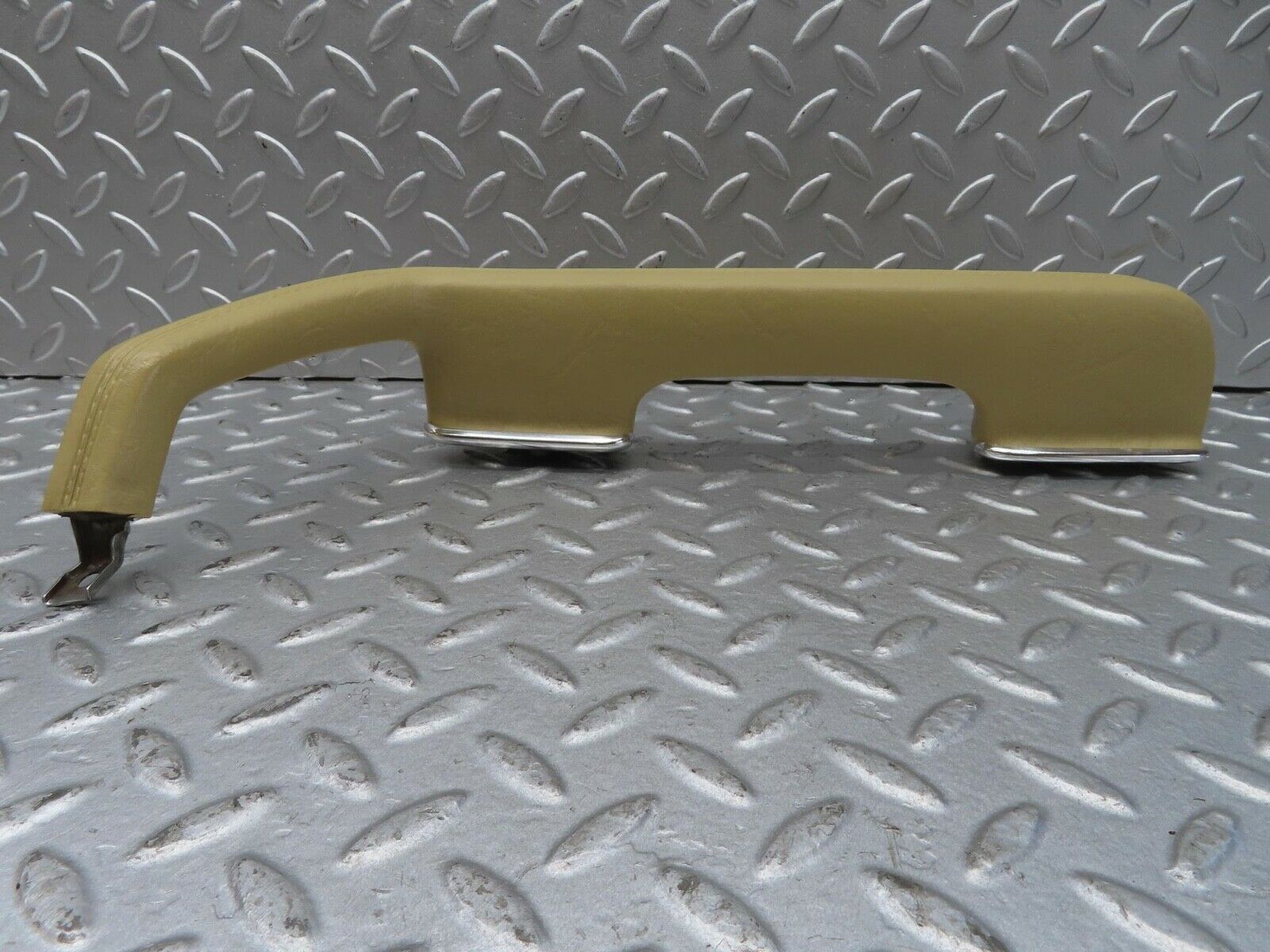 13453 Mercedes-Benz W123 200 Interior Door Handle Front Left Cream 1239701701