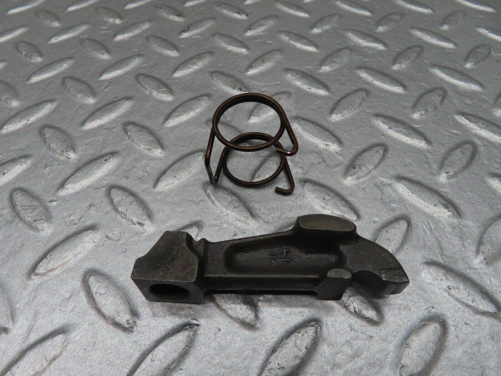 12862 Mercedes-Benz W111 220SE Valve Rocker Arm With Retaining Spring