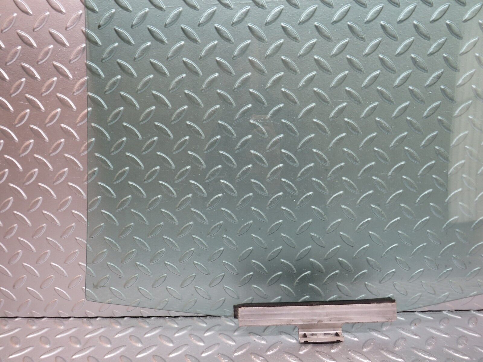 33992 Mercedes-Benz W124 260E Rear Right Door Window Glass