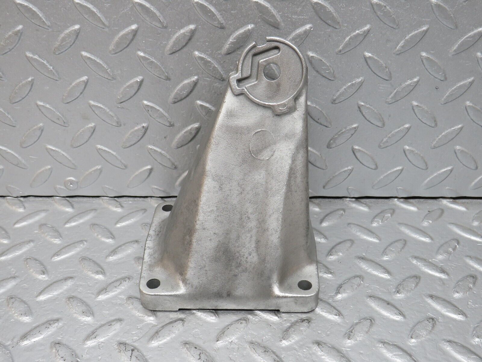 38123 Mercedes-Benz A124 320E Cabriolet Engine Mount Bracket Right 6032236204