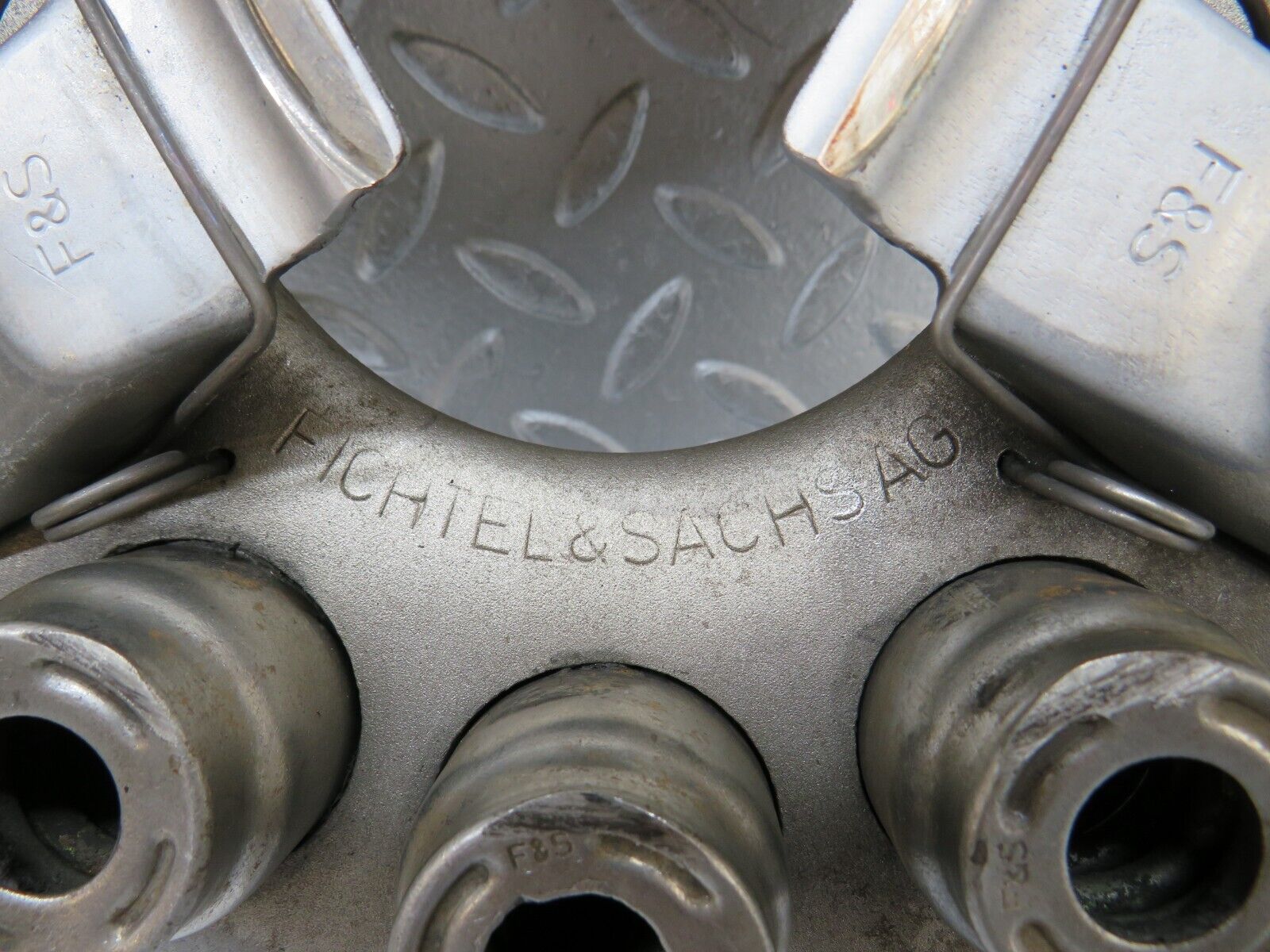 35920 Mercedes-Benz 240D OM616.912 Clutch Pressure Plate YK228KX