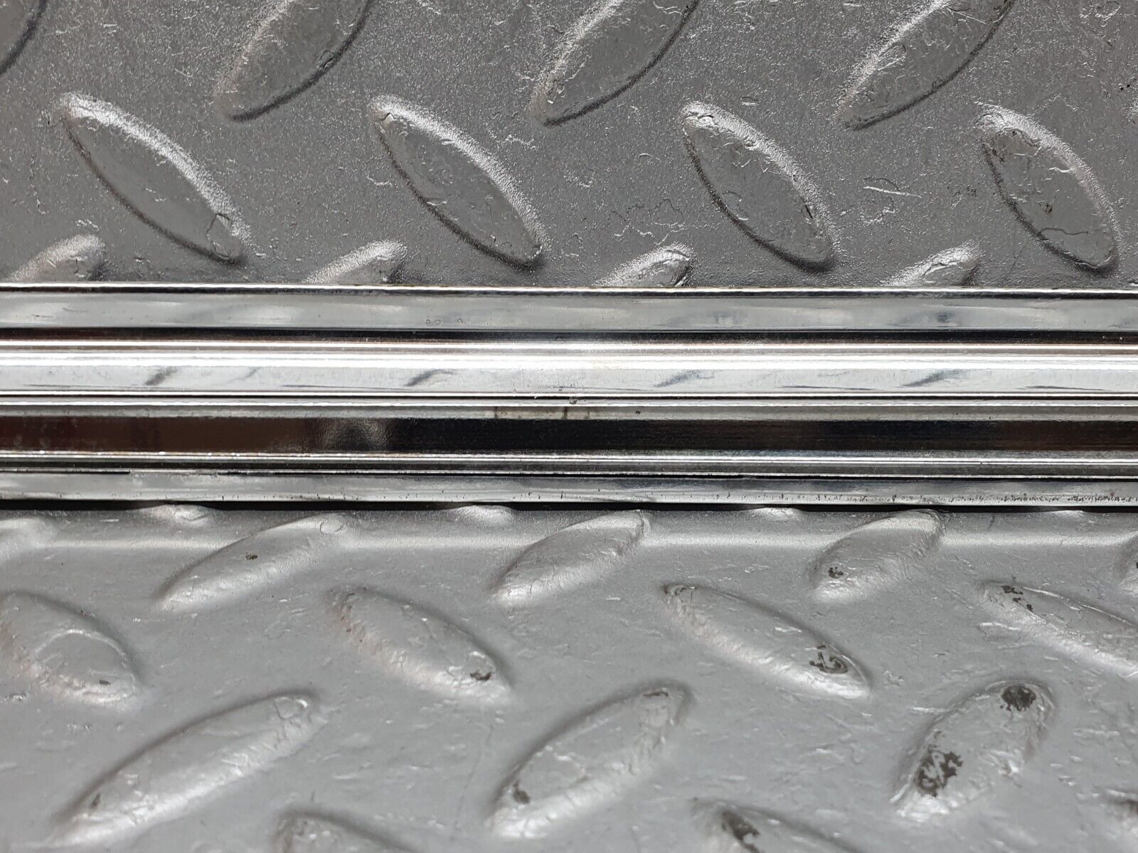 41187 Mercedes-Benz W126 300SE Rear Right Door Chrome Moulding Trim