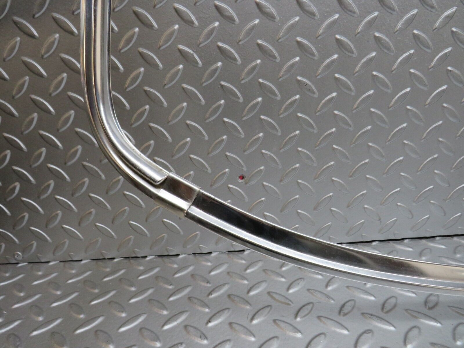 0646 Mercedes-Benz W123 230E Rear Windscreen Chrome Frame