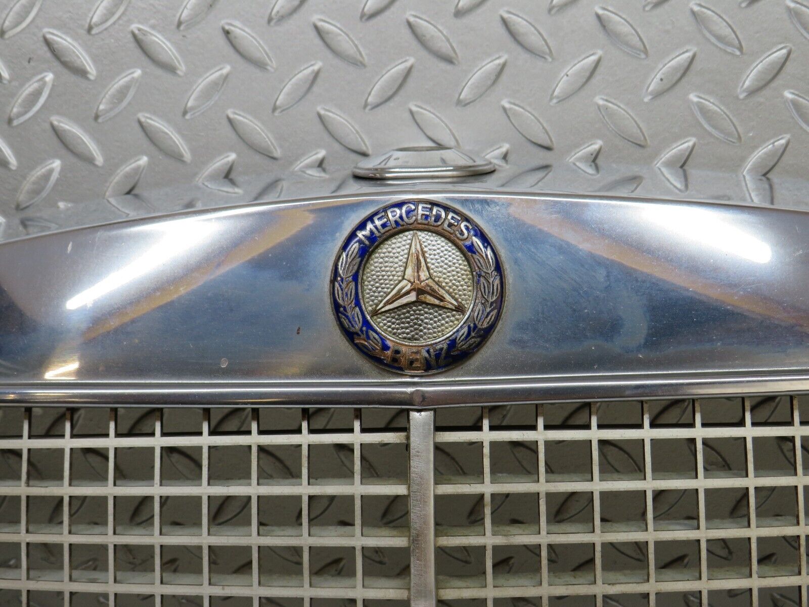 35837 Mercedes-Benz W108 Bonnet Grill Chrome