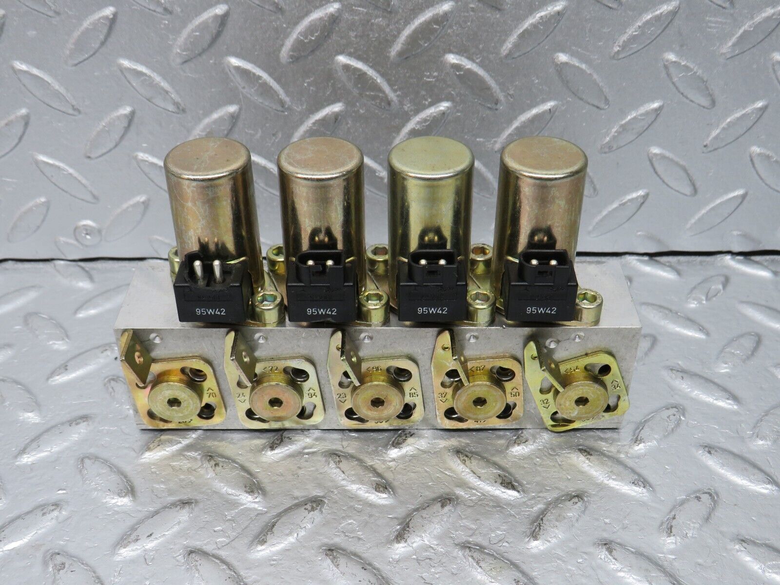 39463 Mercedes-Benz R129 320SL Coupe Roof Hydraulic Valve Left Side 1298002578