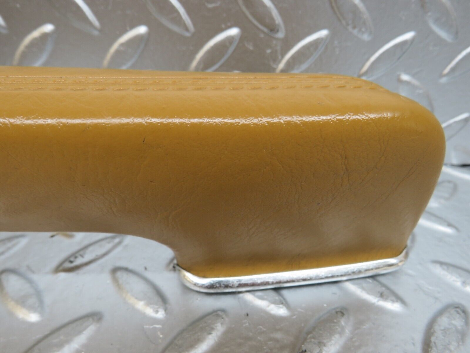 25436 Mercedes-Benz W123 200 Interior Door Handle Front Right Palomino