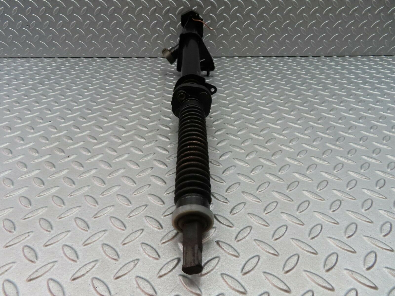 5904 Mercedes-Benz W123 200 Steering Column