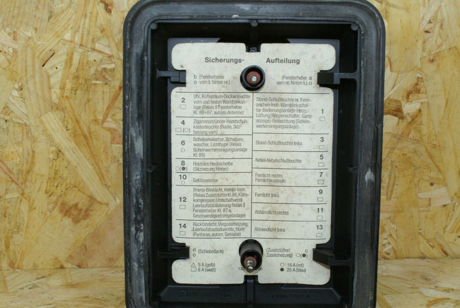 2219 Mercedes-Benz W123 280E Fuse Box Cover Lid 1235400082