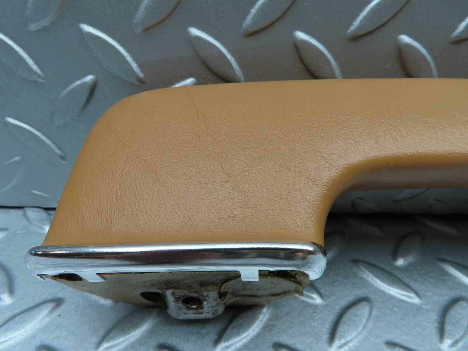 5720 Mercedes-Benz W123 200 Interior Door Handle Rear Left 1239701901