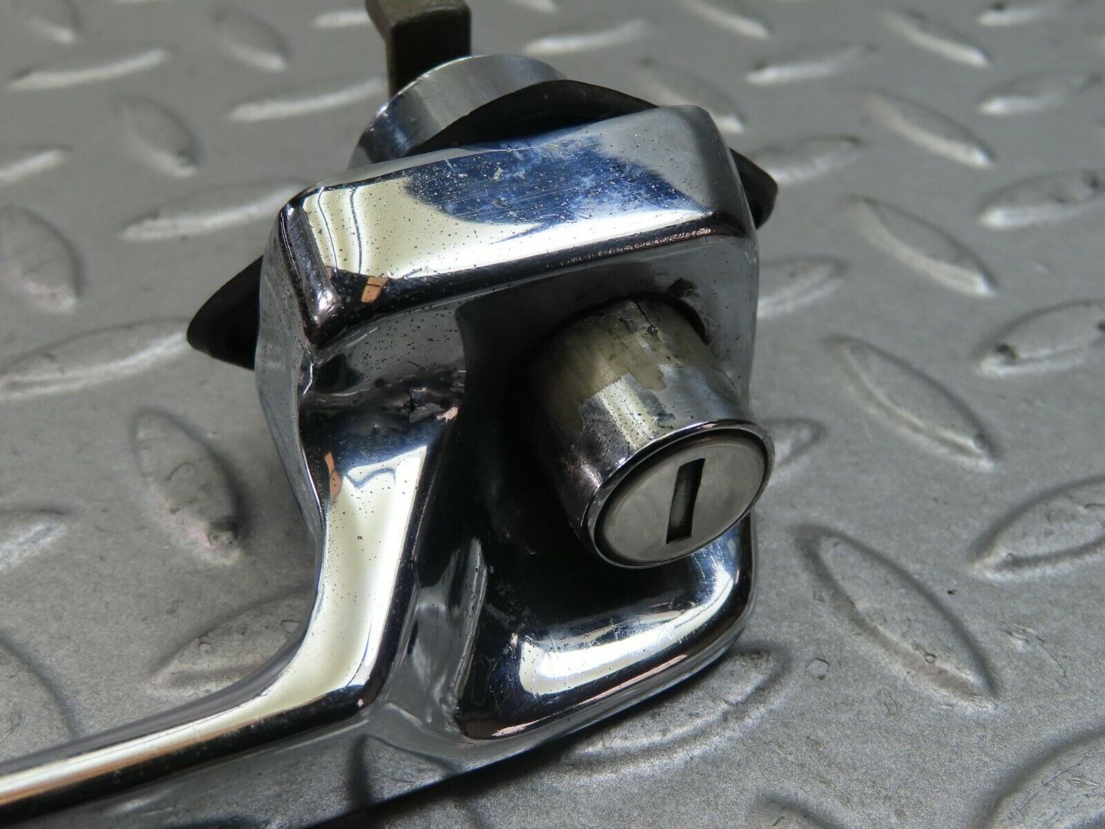 8797 Mercedes-Benz W115 Chrome Door Handle Front Right No Key 1157660201