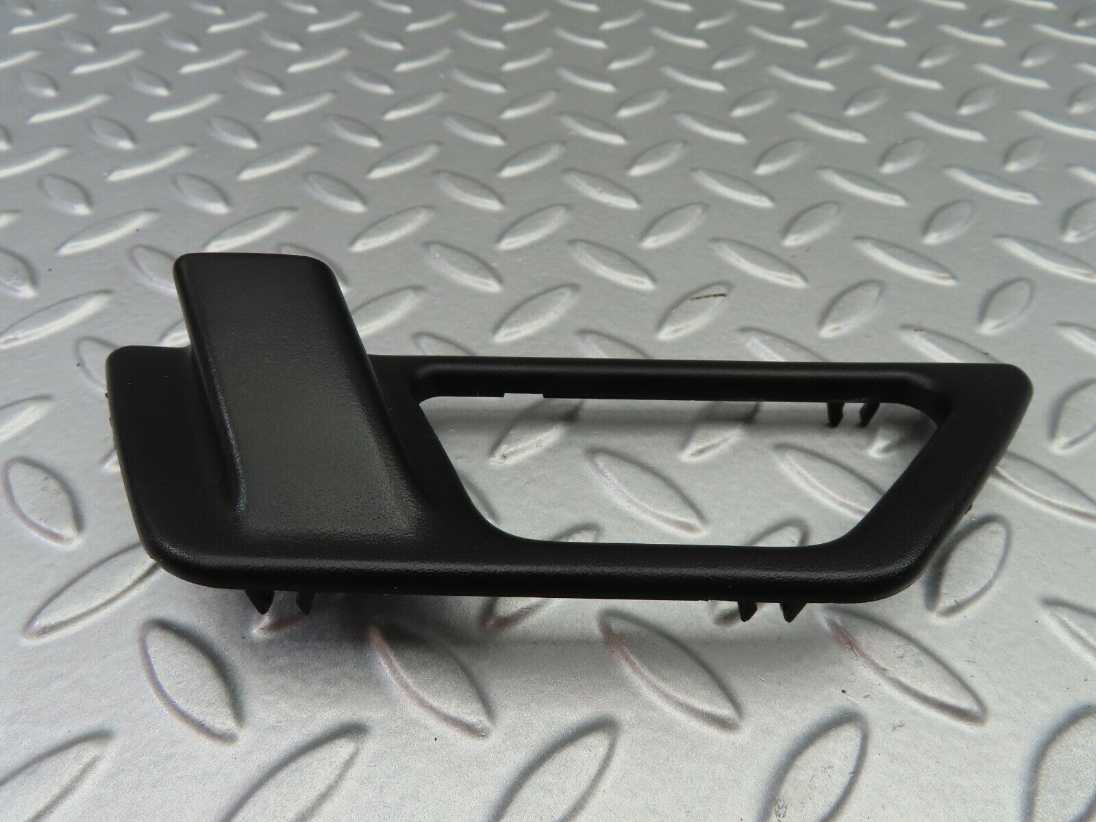 6432 Mercedes-Benz S124 E220 Wagon Door Opener Frame Front Right