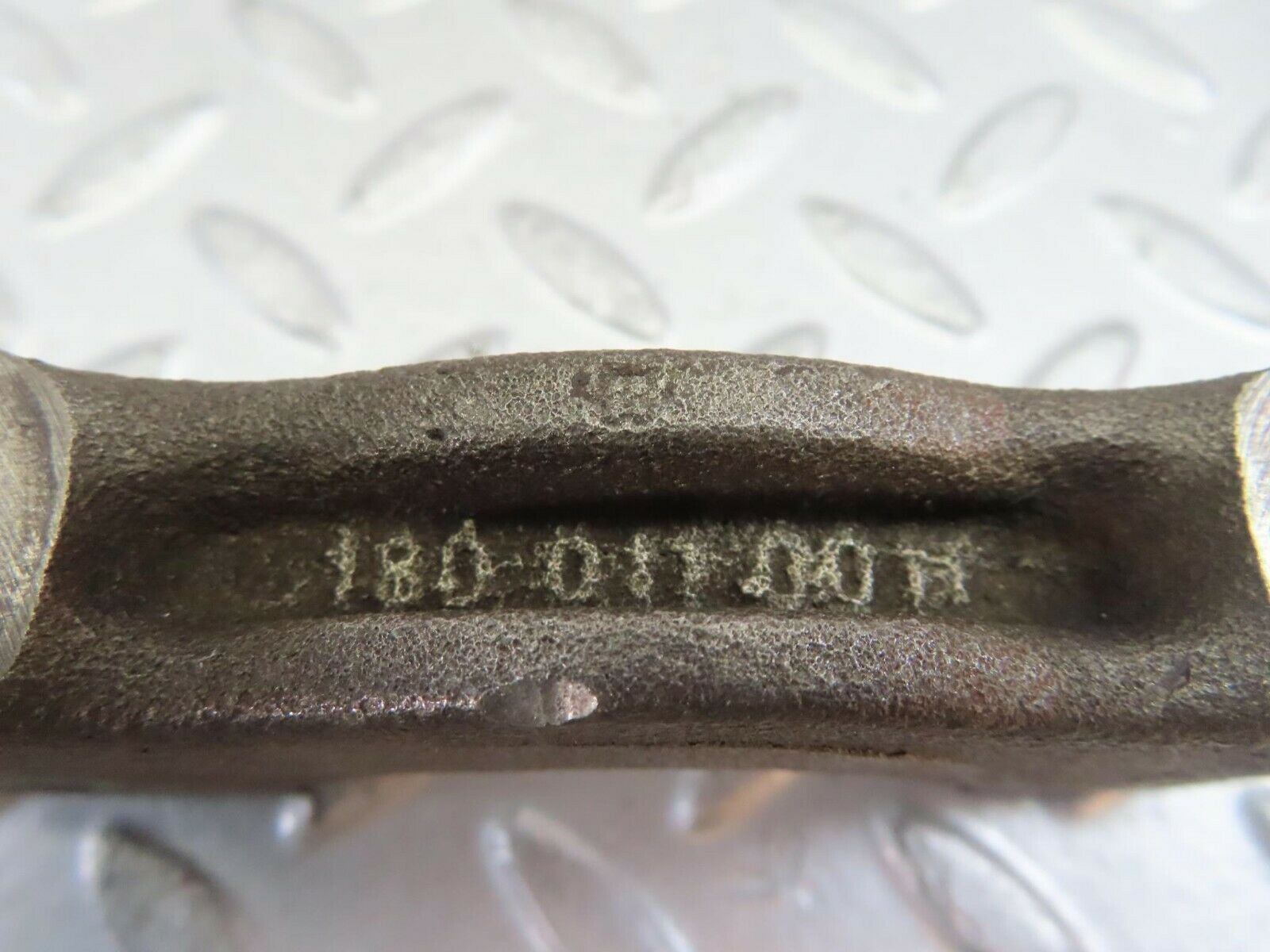 10218 Mercedes-Benz W111 220SE Crankshaft Bearing Holder Block 1800110011