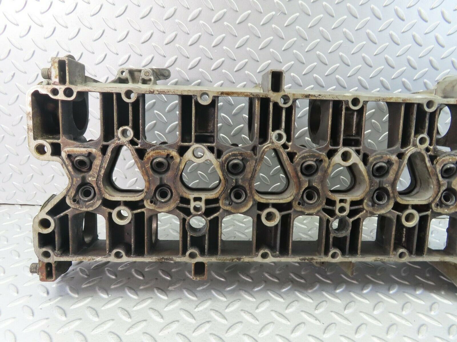 8555 Mercedes-Benz W114 Camshaft Bearing Casing 1100163304