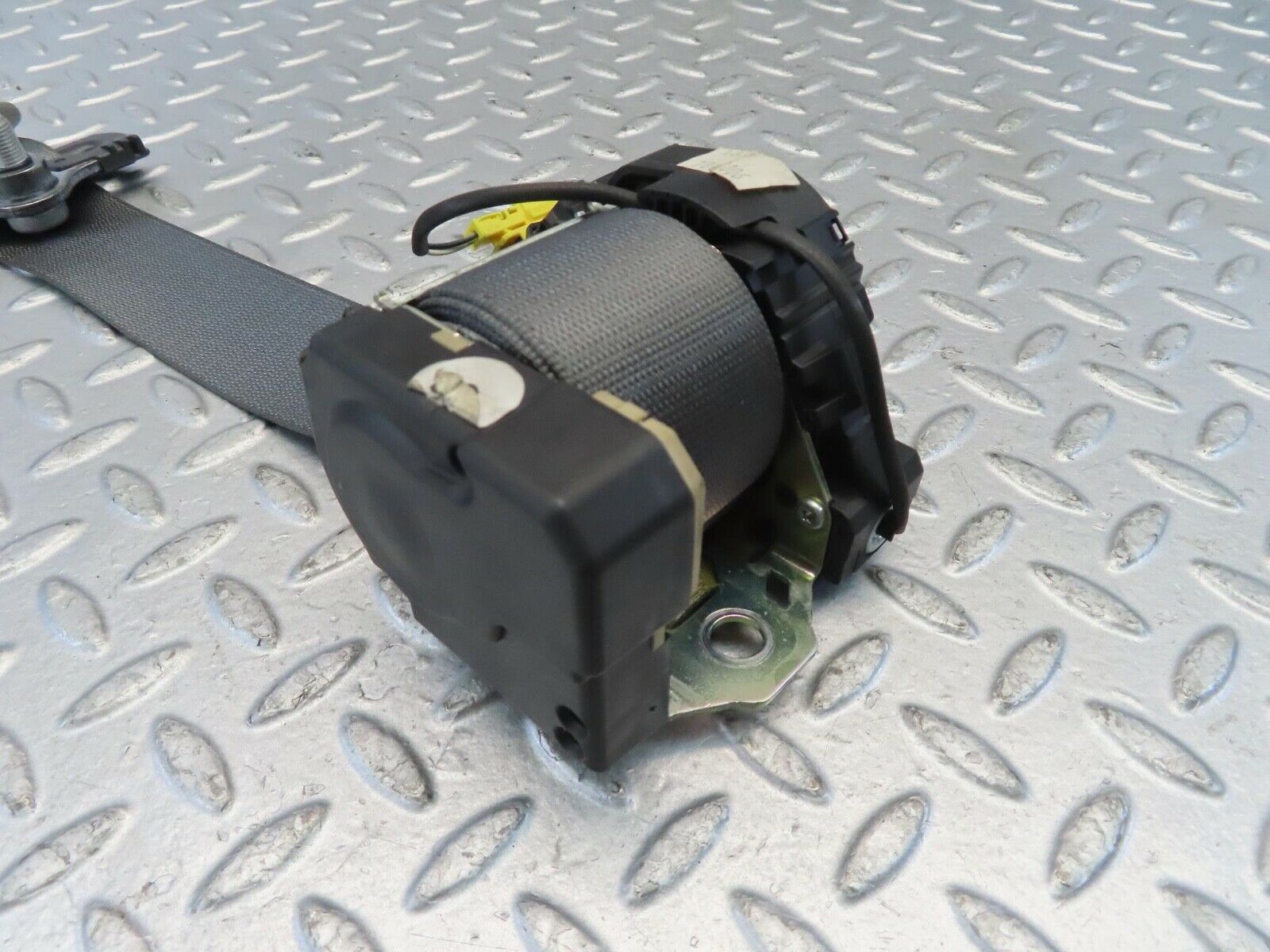 11214 Mercedes-Benz W221 S320 Rear Left Seat Belt 2218600385