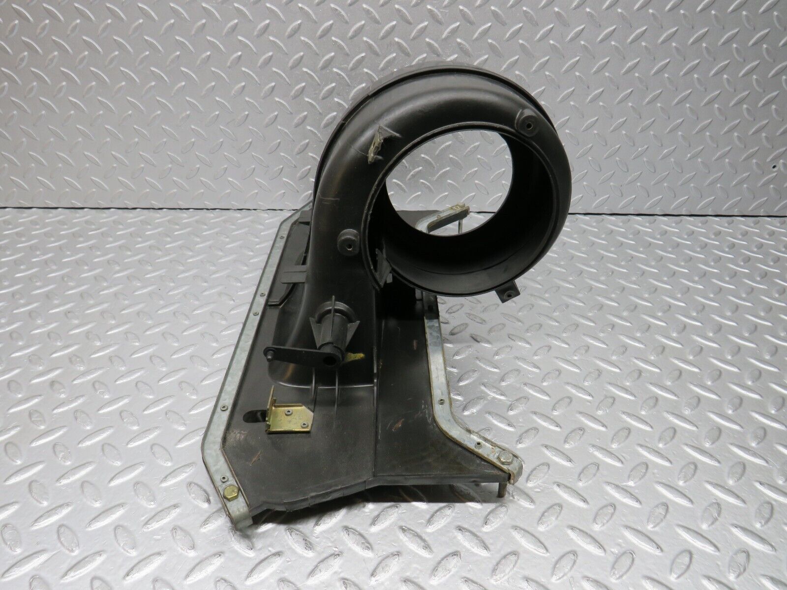 38862 Mercedes-Benz W201 190E 2.6L Heater Blower Housing