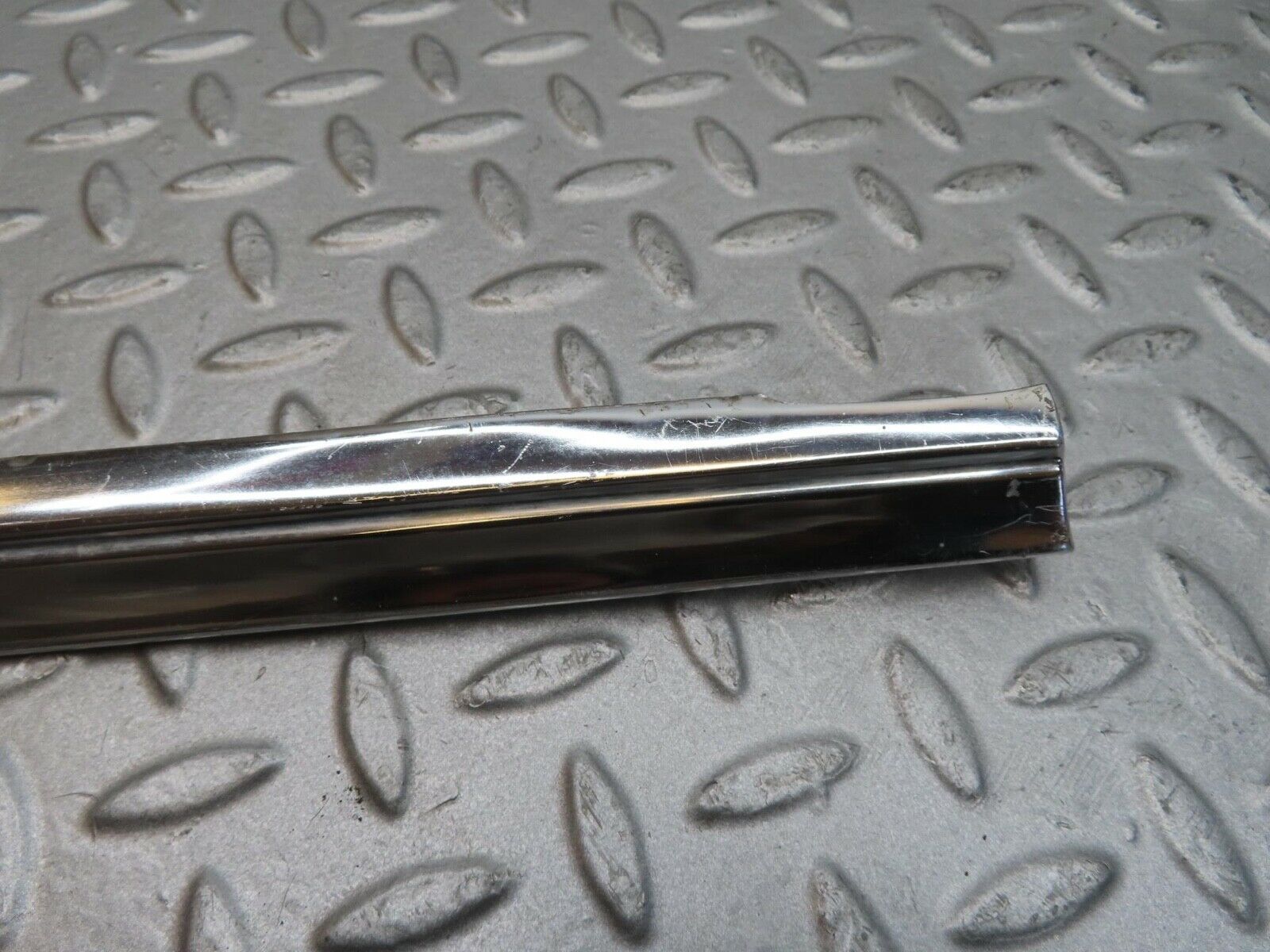 12355 Mercedes-Benz W108 280SE 3.5 Front Left Door Chrome Moulding Trim