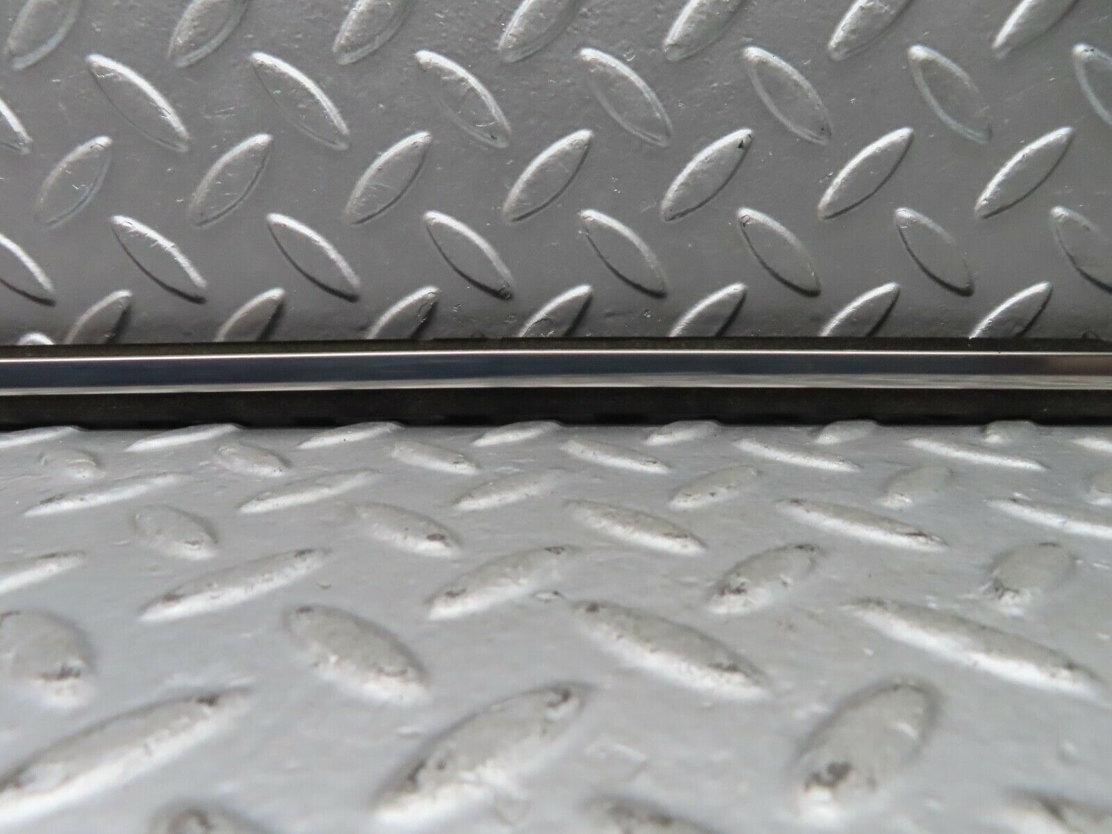 21104 Mercedes-Benz W123 230E Front Left Door Centre Moulding Trim