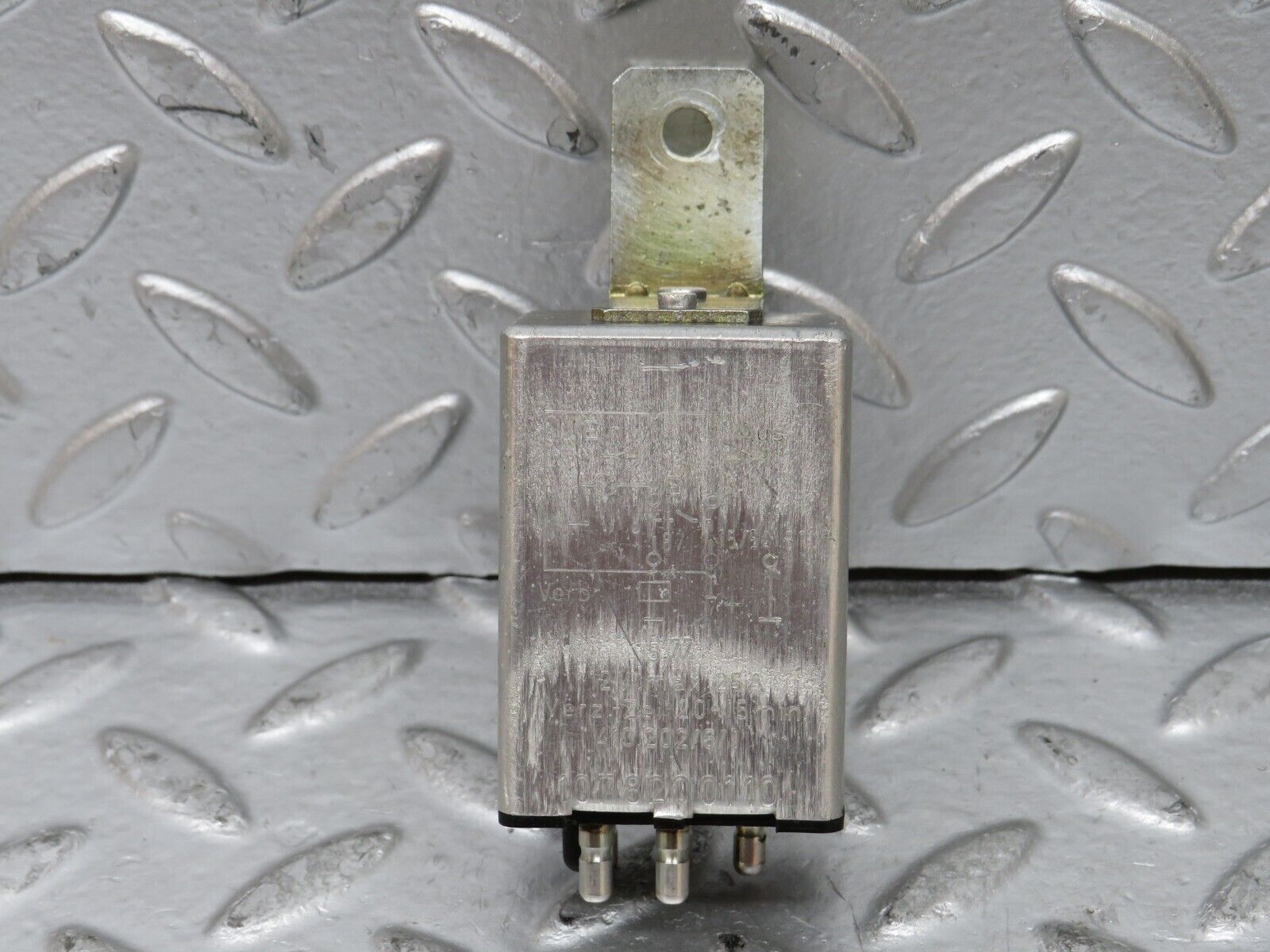 26201 Mercedes-Benz W116 450SE Heated Window Relay 1078200110