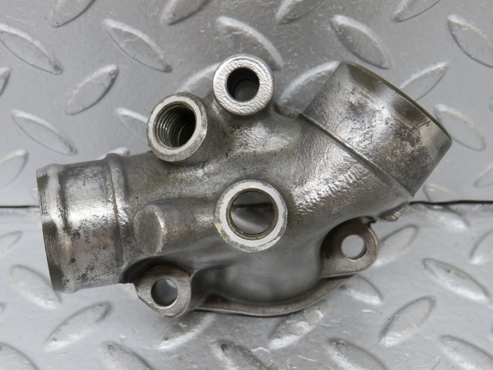 36258 Mercedes-Benz W126 420SE Water Pipe Socket