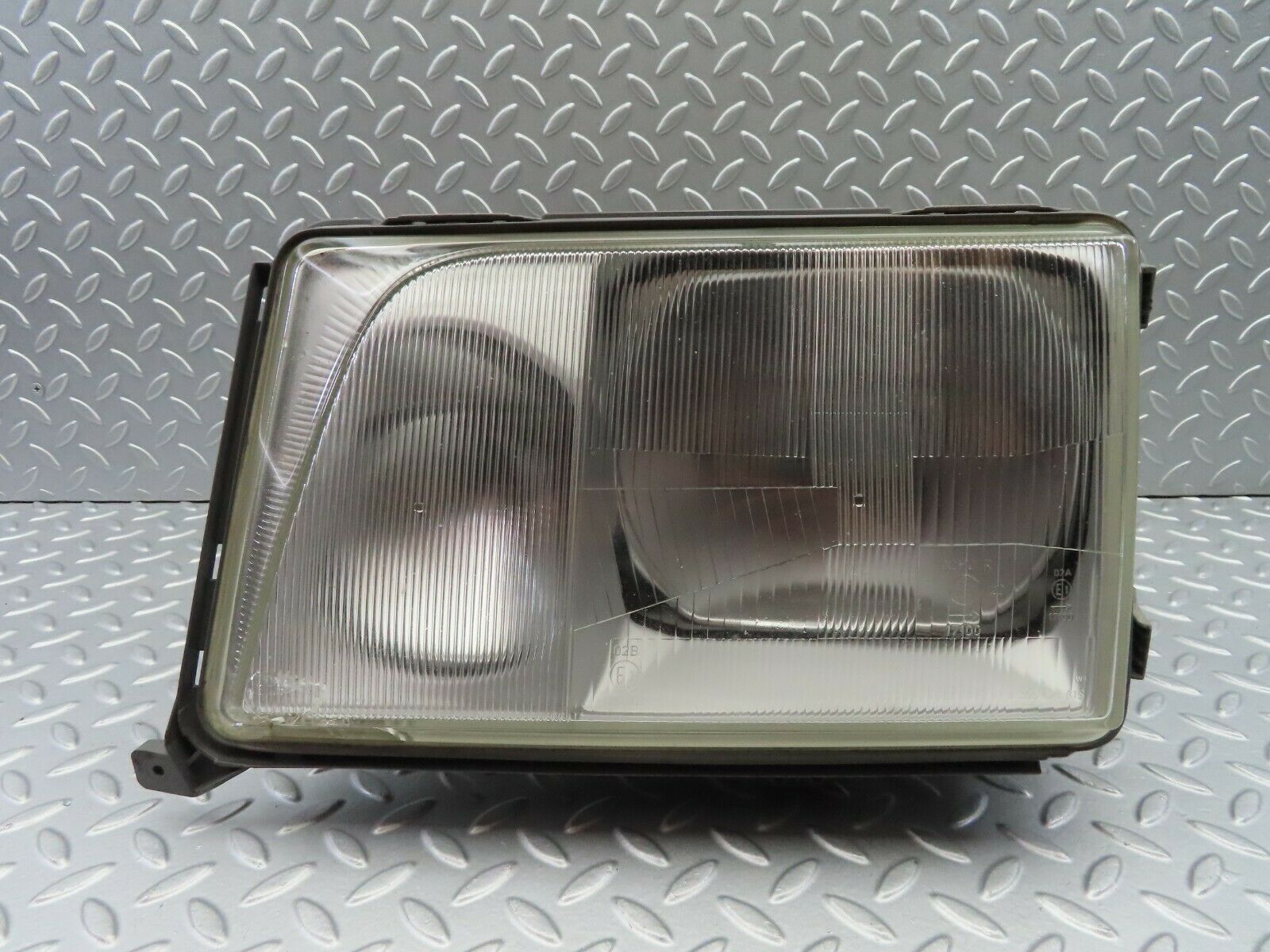 6685 Mercedes-Benz S124 E220 Wagon Headlight Bosch Left Side 1305544186
