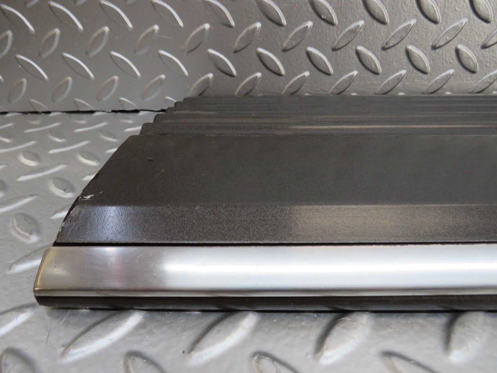 34267 Mercedes-Benz C126 380SEC Coupe Left Door Lower Moulding Trim 1266901140