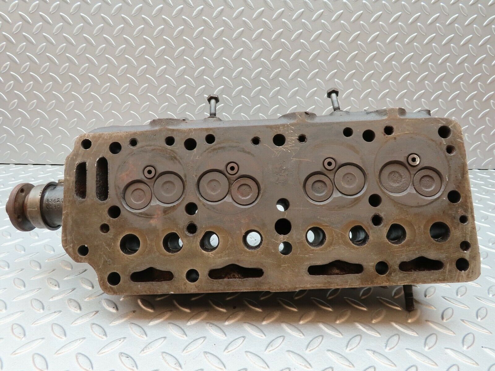 0352 Mercedes-Benz W120 180D Ponton Cylinder Head 6360160501