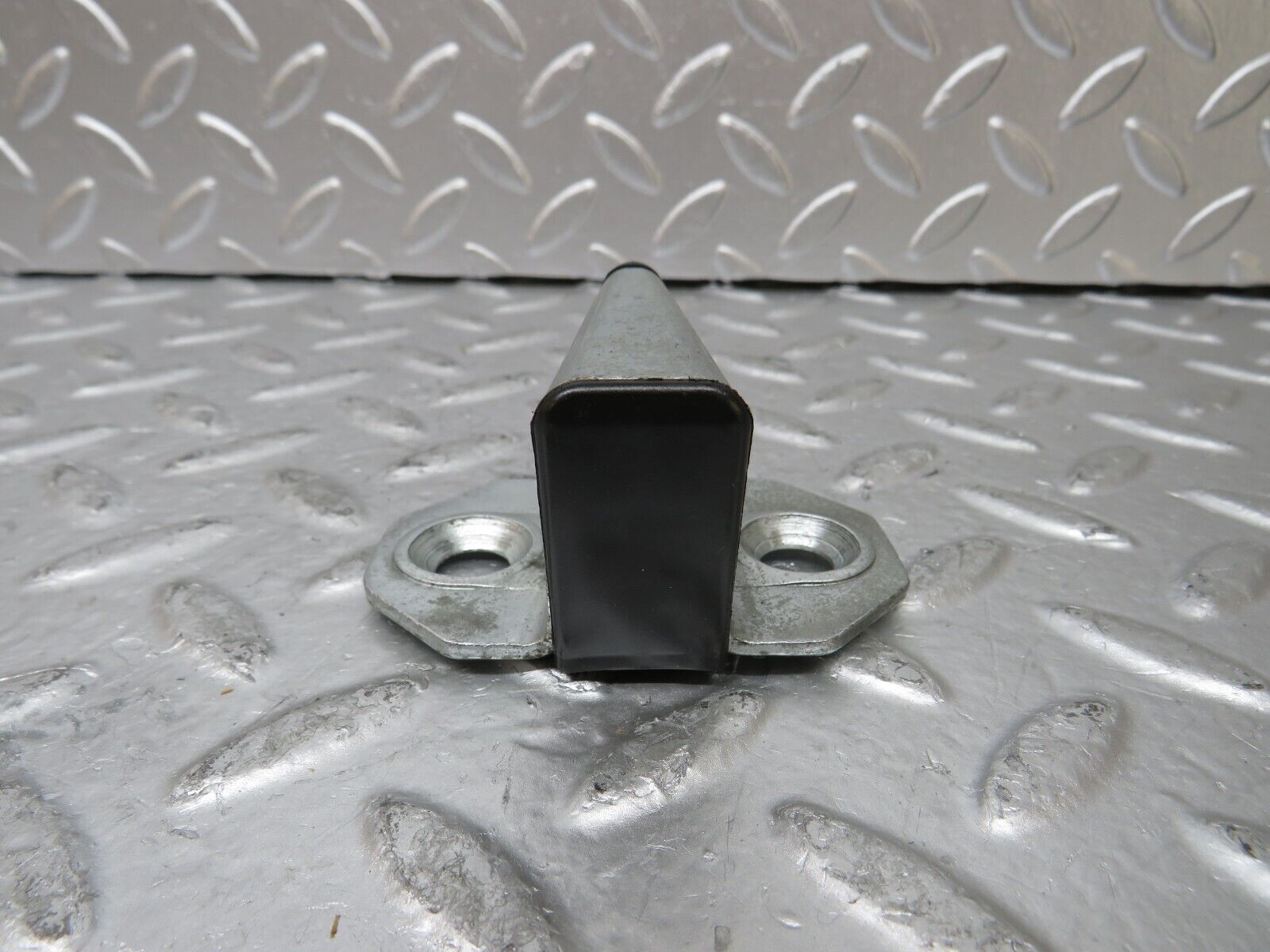 25845 Mercedes-Benz W124 280E Door Lock Latch