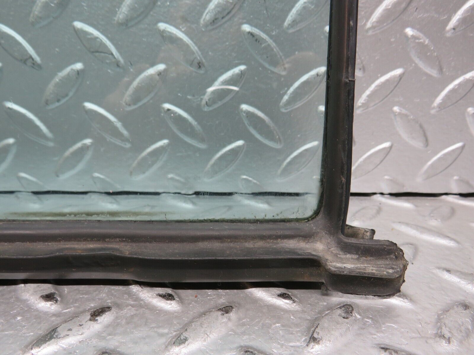 28858 Mercedes-Benz W123 230E Rear Left Quarter Window Glass 1237350124