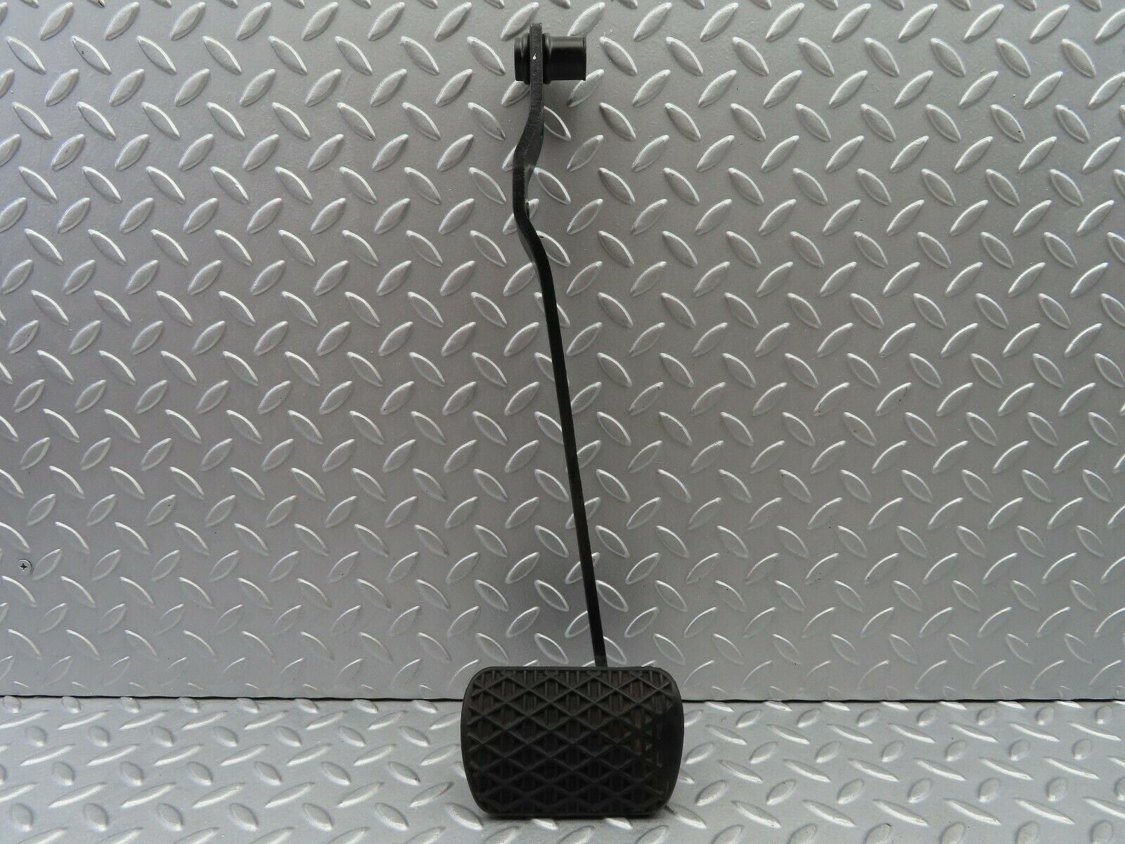 6376 Mercedes-Benz W126 380SE Brake Pedal With Rubber