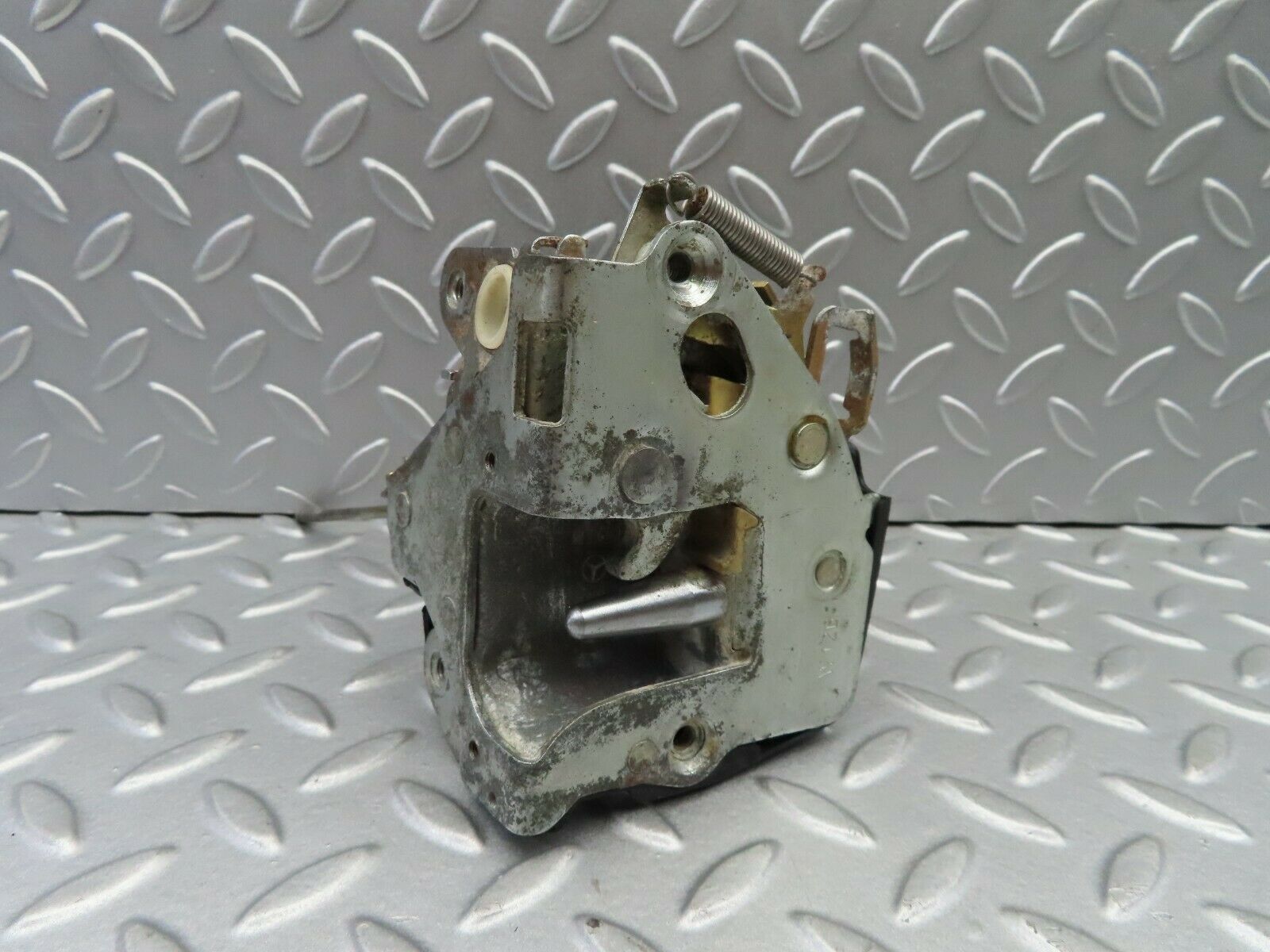 6117 Mercedes-Benz W126 380SE Front Left Door Lock Mechanism