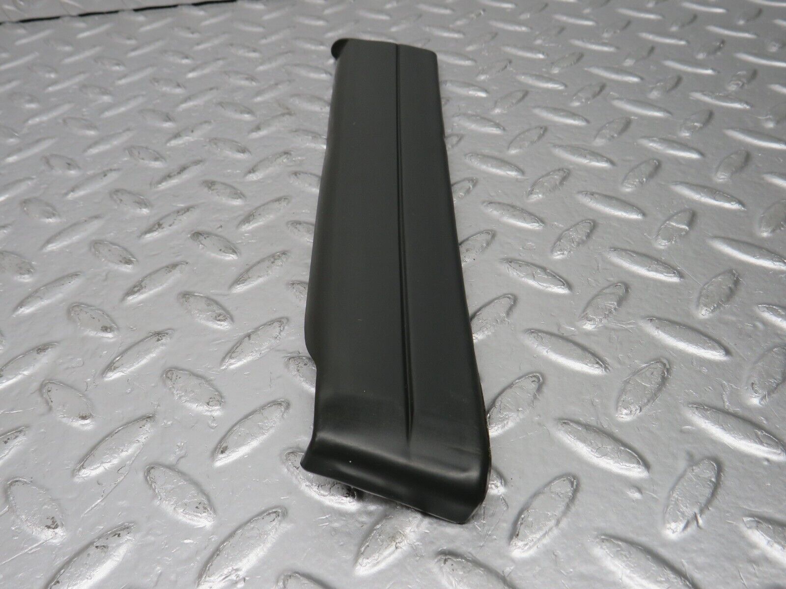 33781 Mercedes-Benz W201 190E 2.0L Front Right Fender Wing Lower Moulding Trim