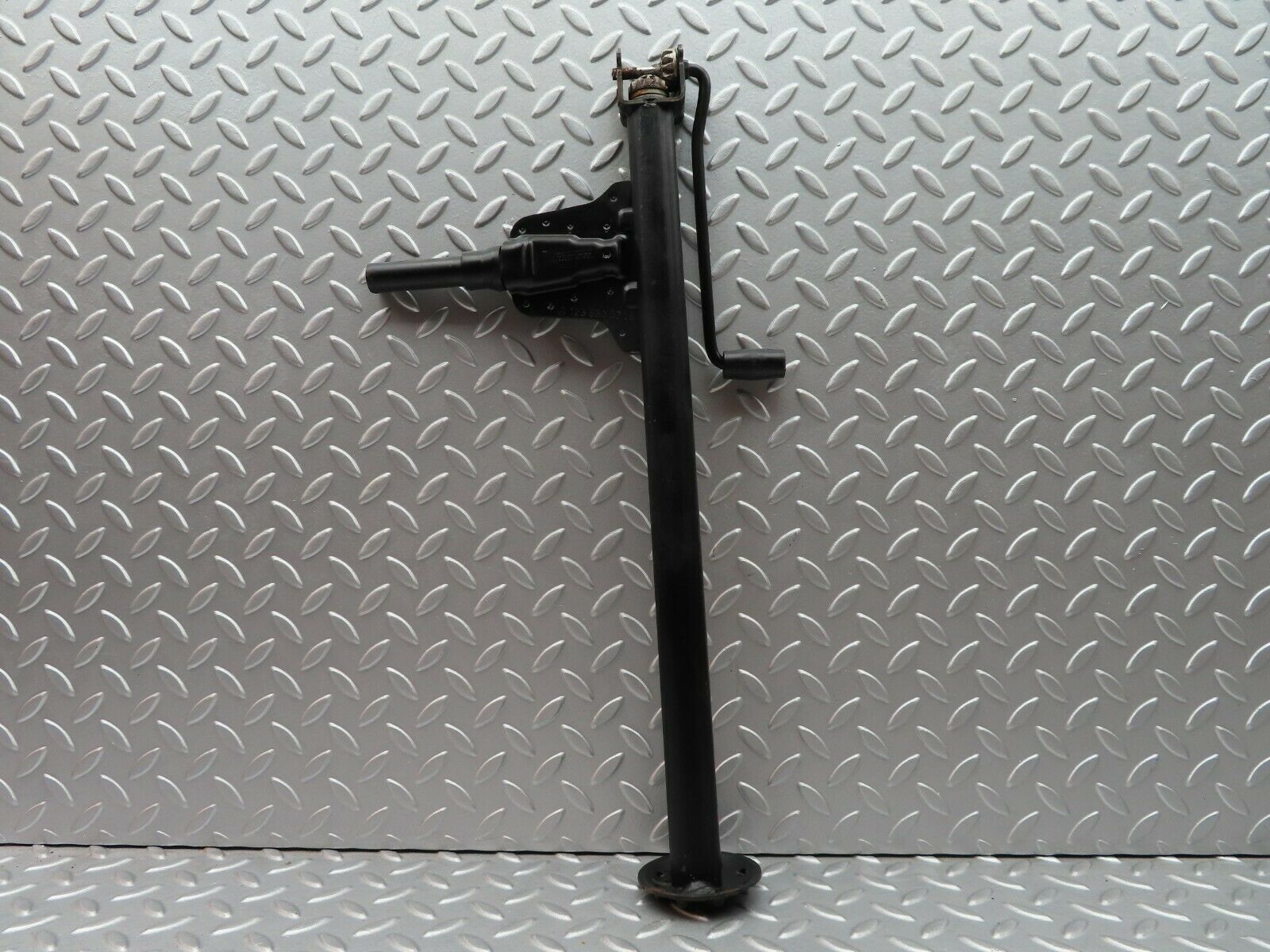 5674 Mercedes-Benz W123 200 Car Jack 1235830715