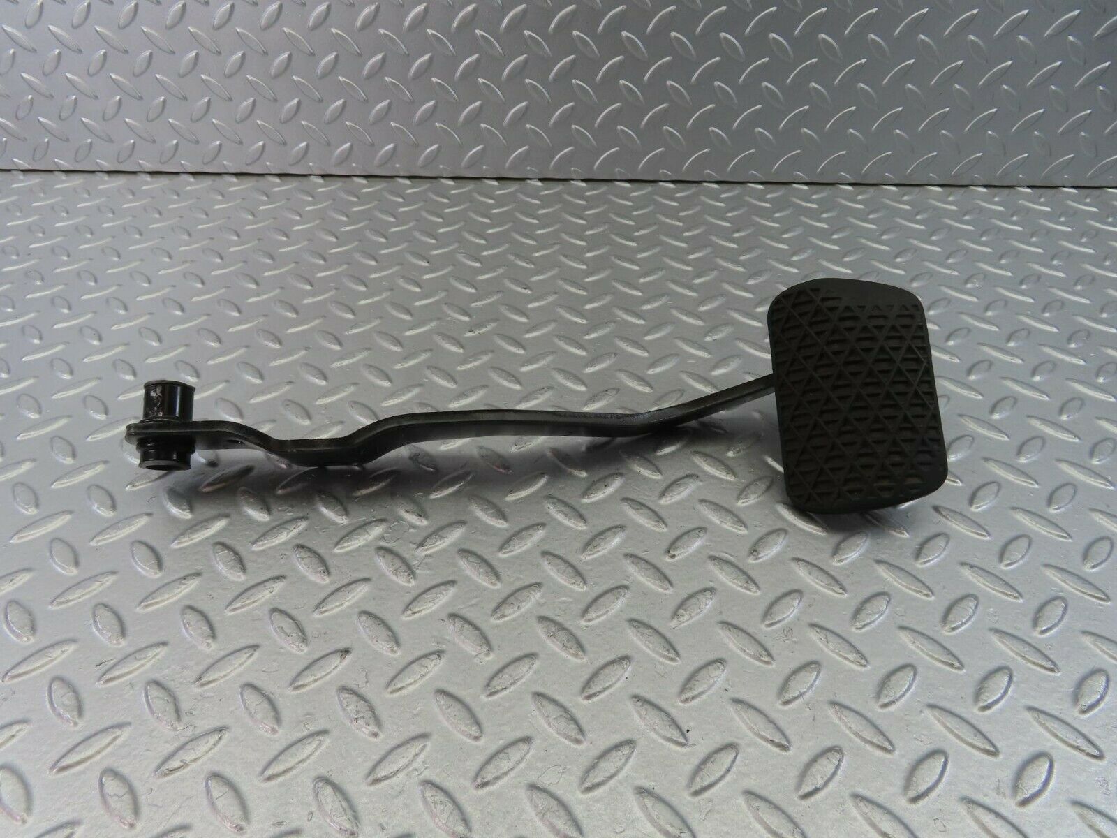 10085 Mercedes-Benz C123 230CE Coupe Brake Pedal