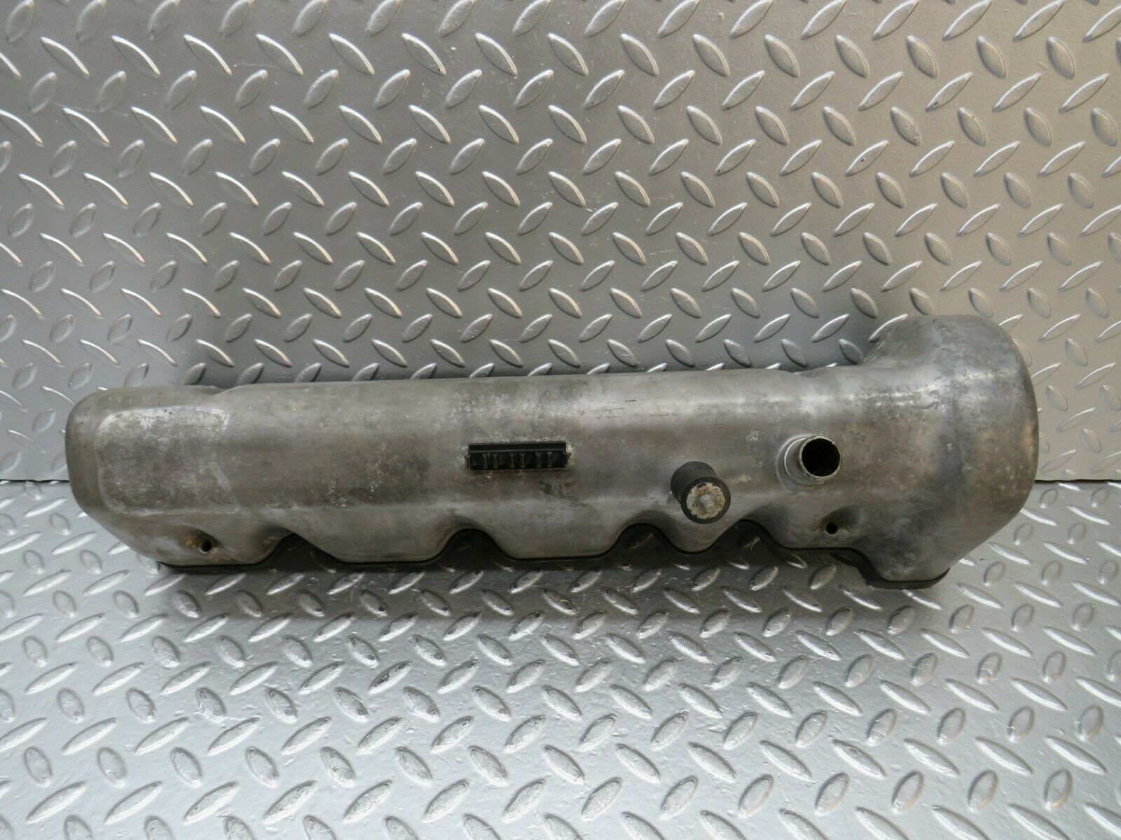 22818 Mercedes-Benz C107 450SLC Cylinder Head Valve Cover Left 1160163205