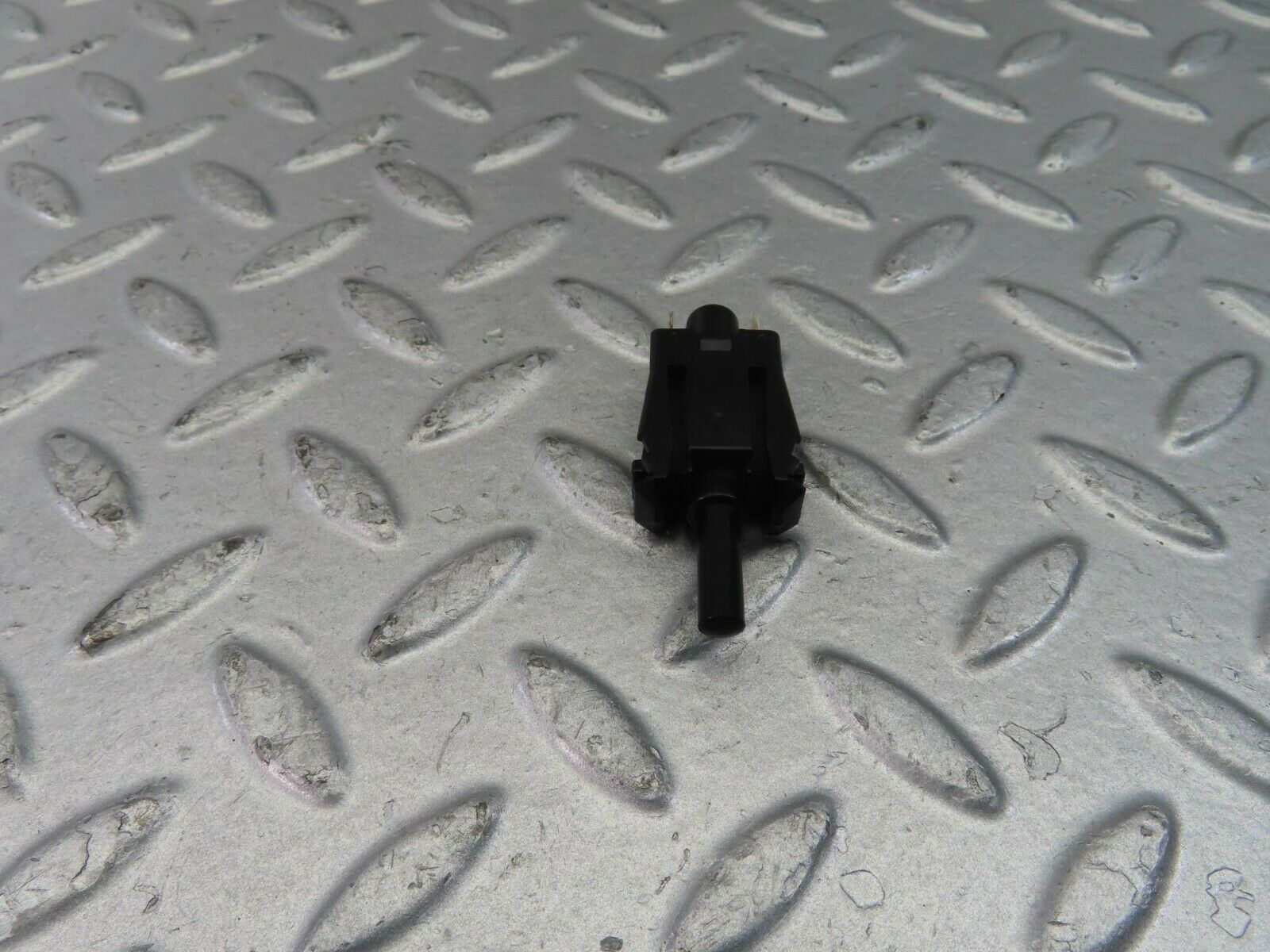 10400 Mercedes-Benz W201 190E Door Contact Switch 0015458714