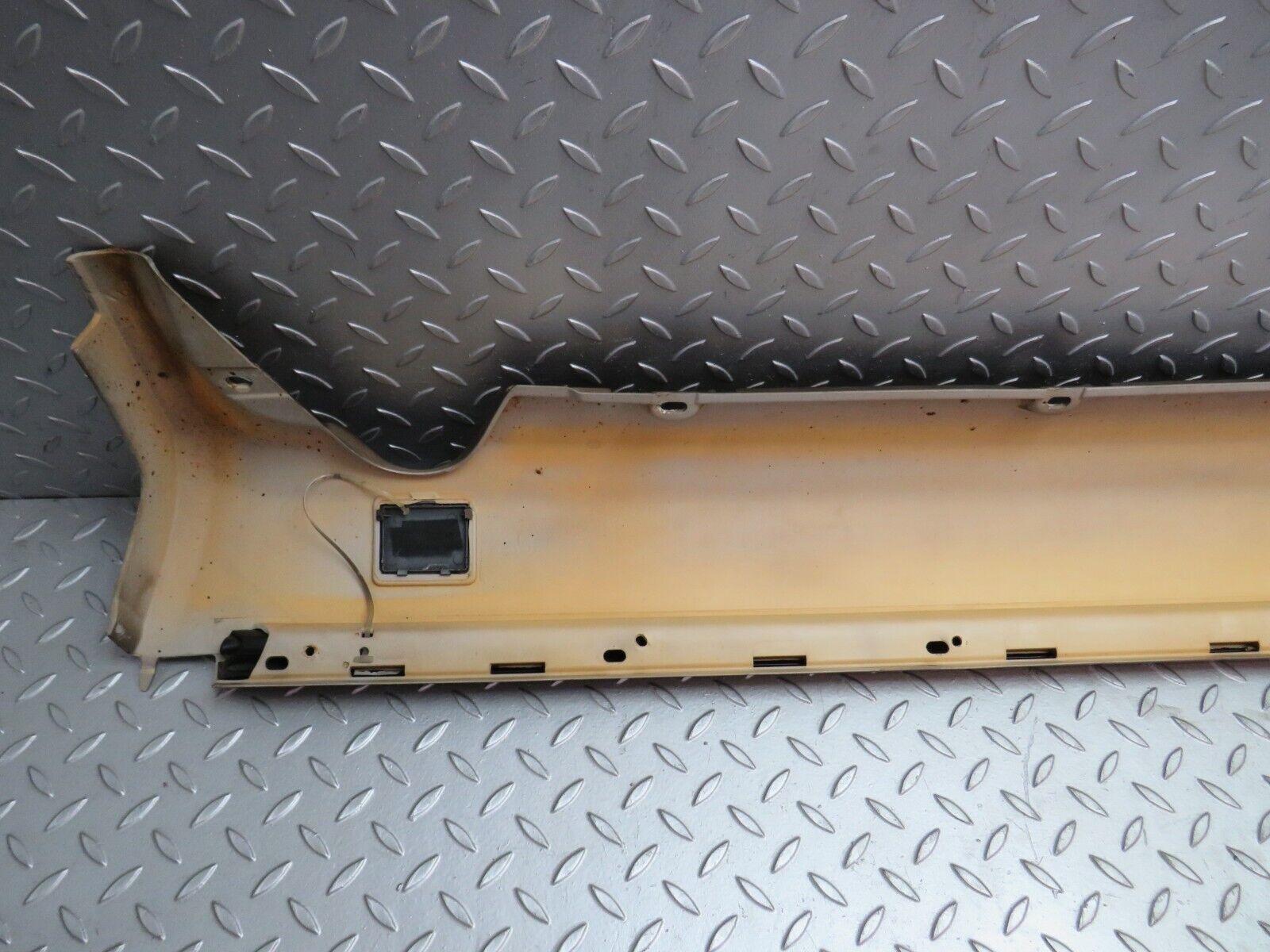 29211 Mercedes-Benz W124 230E Side Skirt Right Side 1246902440